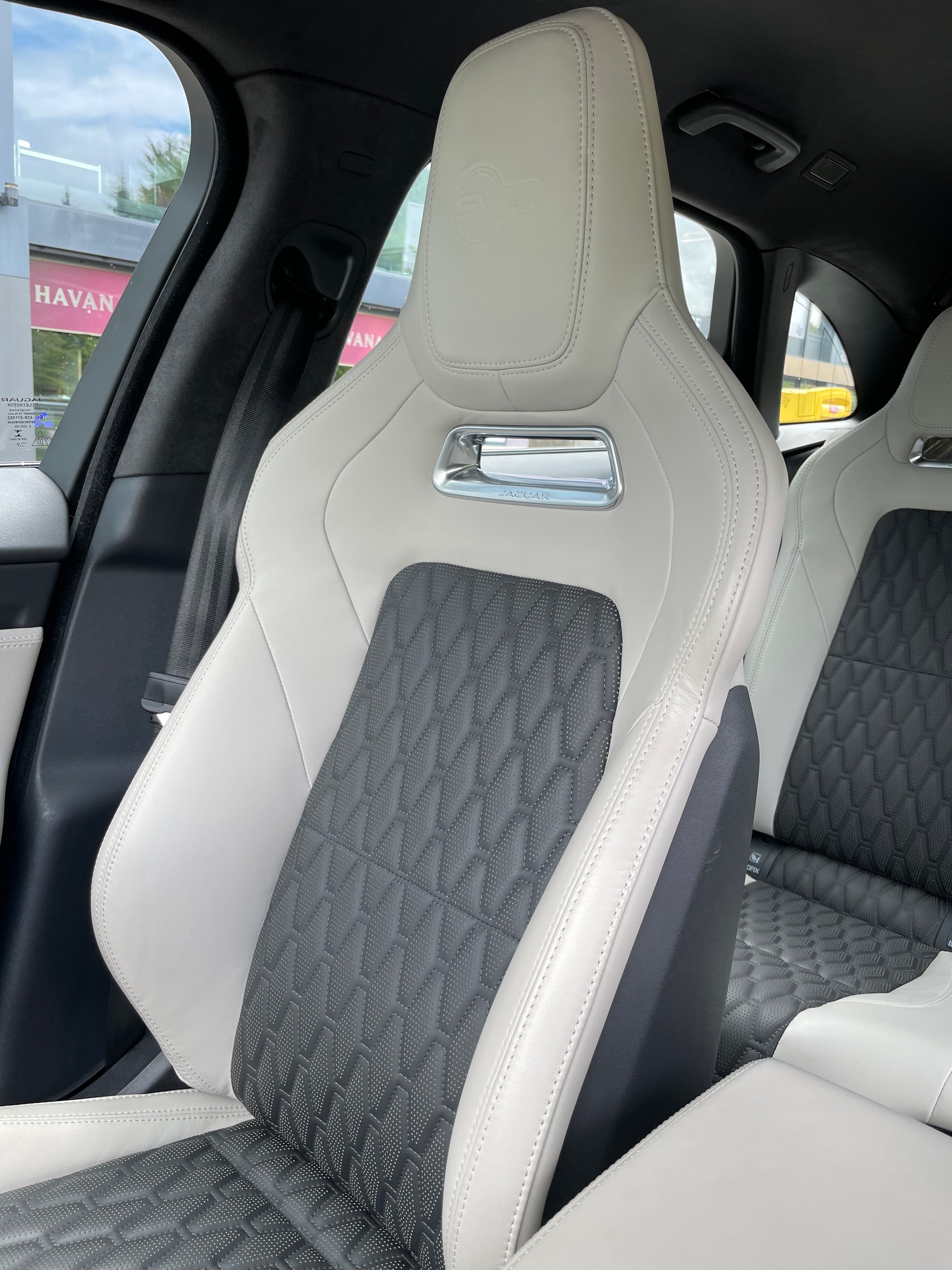 JAGUAR F-Pace 5.0 V8 SVR AWD Automatik-image-14