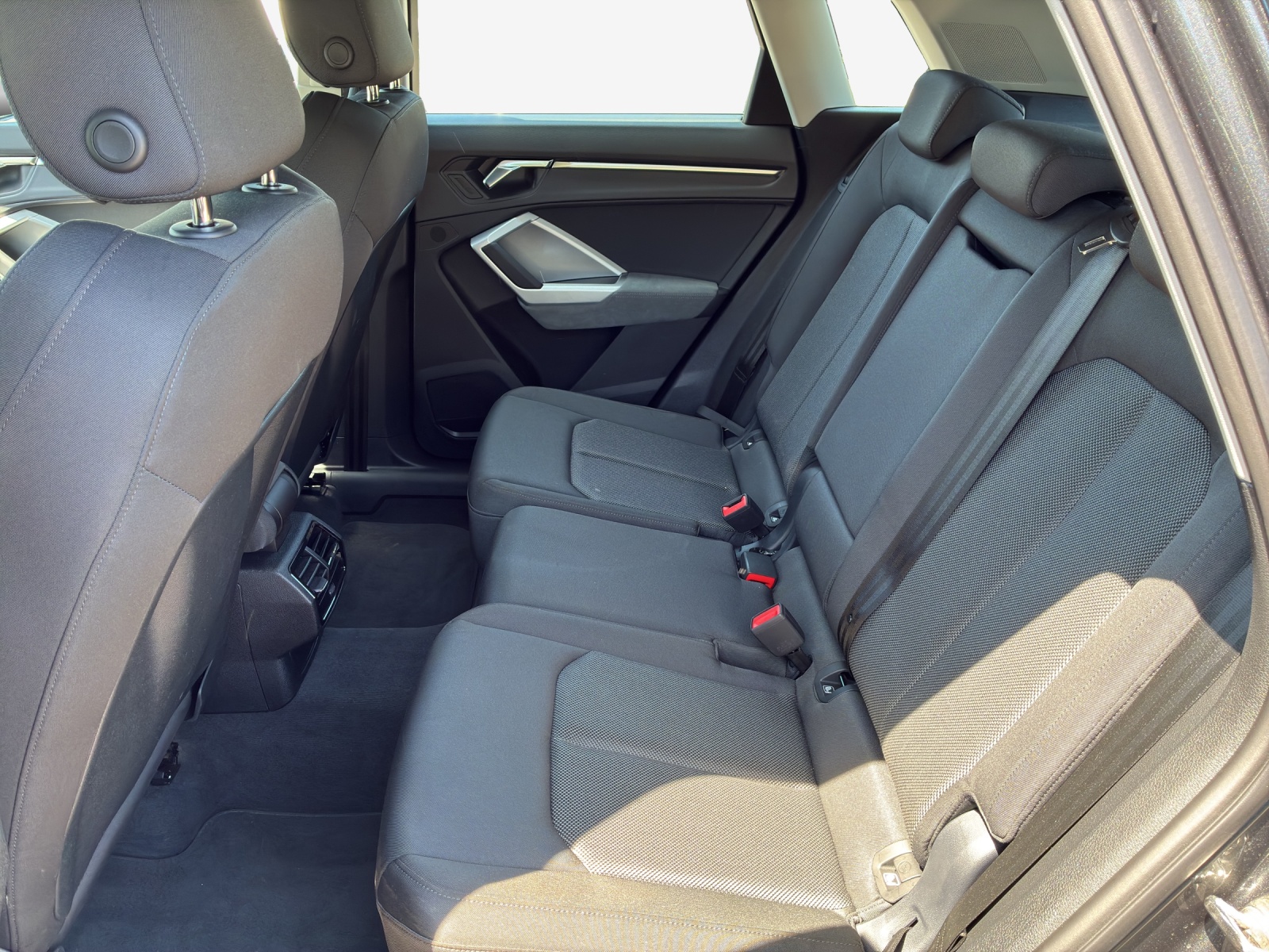 AUDI Q3 35 TFSI S line S-tronic-image-11