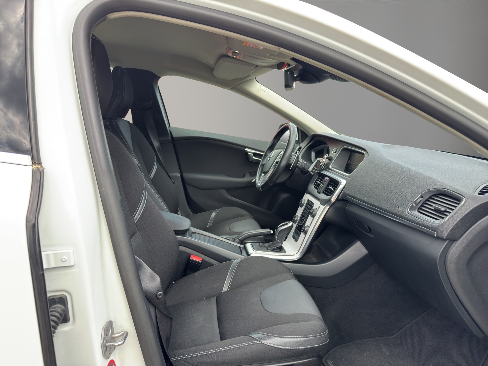 VOLVO V40 T3 Momentum Geartronic-image-12