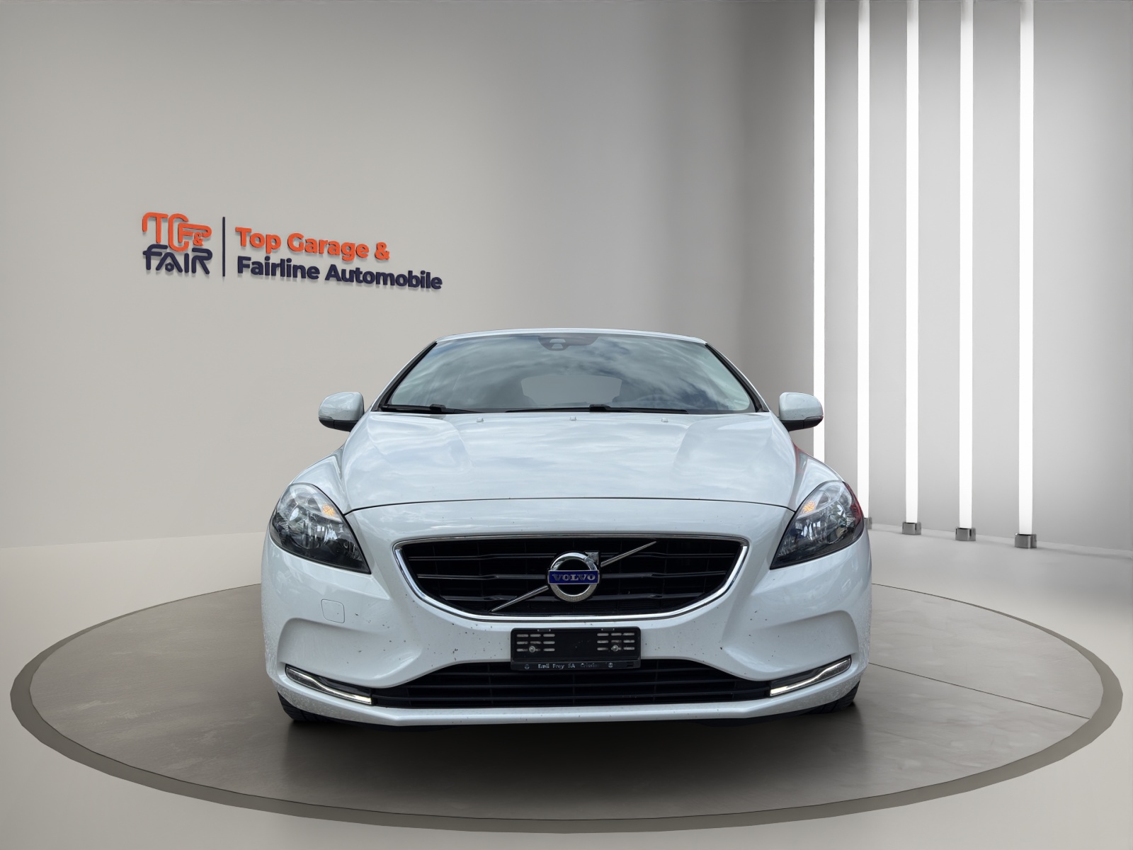 VOLVO V40 T3 Momentum Geartronic-image-1