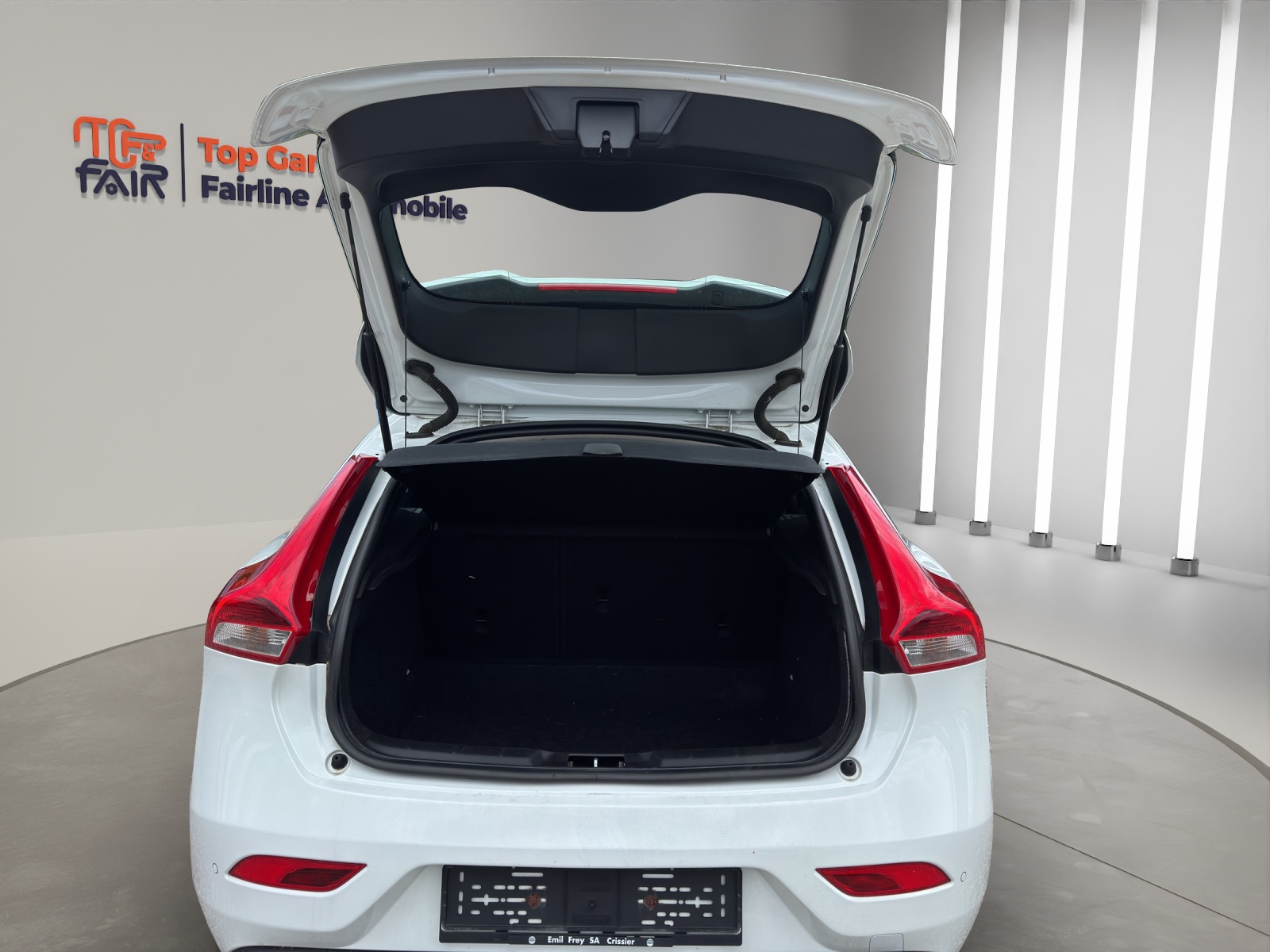 VOLVO V40 T3 Momentum Geartronic-image-15