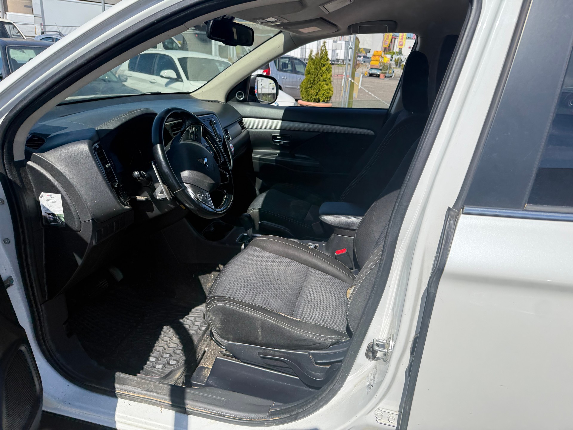 MITSUBISHI Outlander 2.2 DID Style 4WD Automatic-image-5