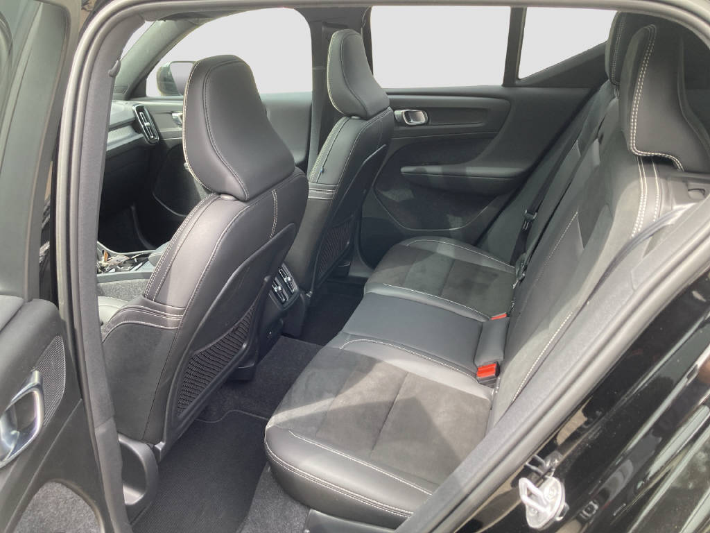 VOLVO XC40 2.0 B4 MH R-Design AWD-image-11