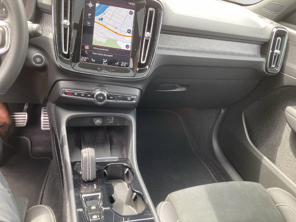 VOLVO XC40 2.0 B4 MH R-Design AWD-image-9