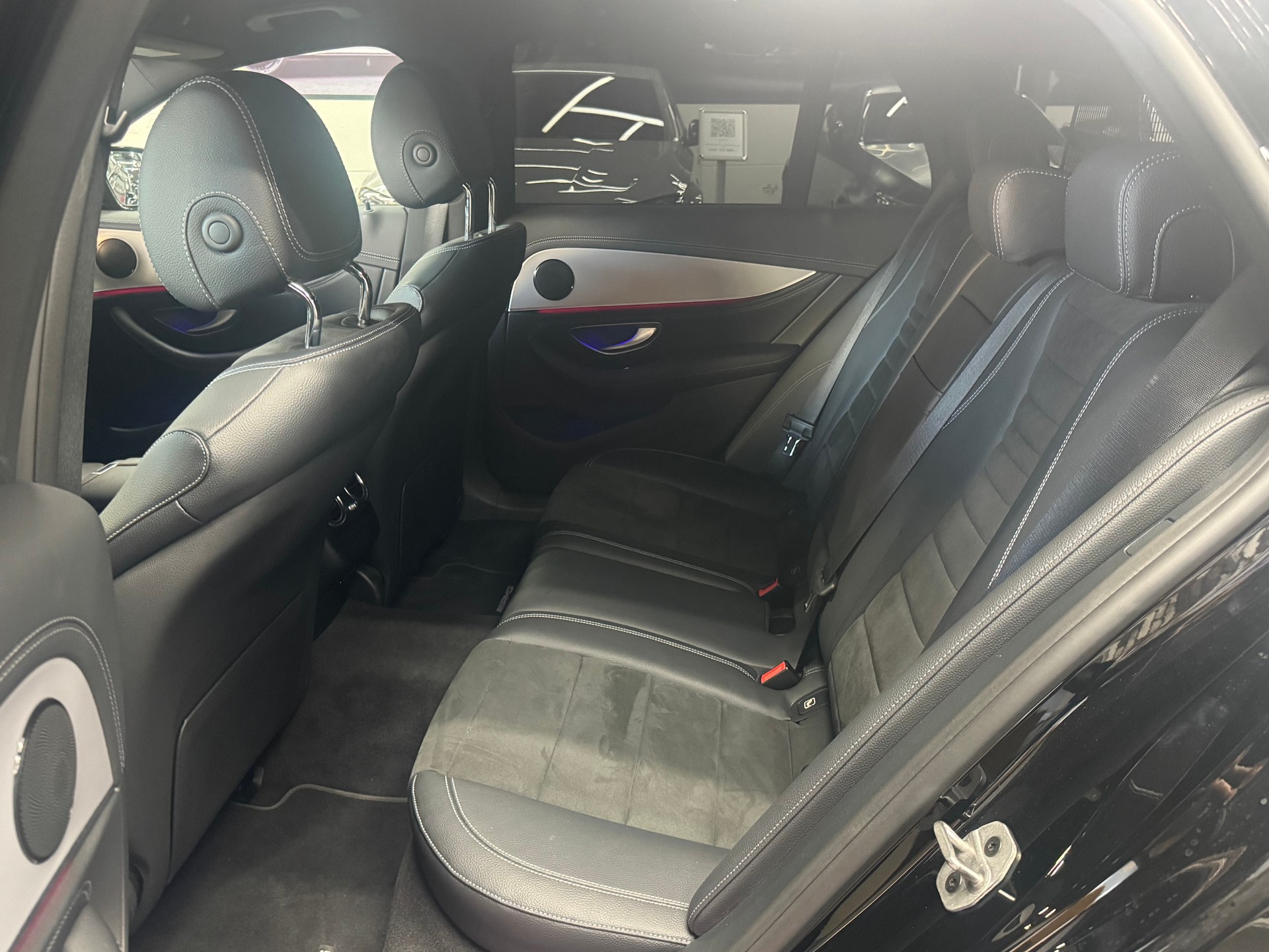 MERCEDES-BENZ E 300 de T 4Matic AMG Line 9G-Tronic-image-11