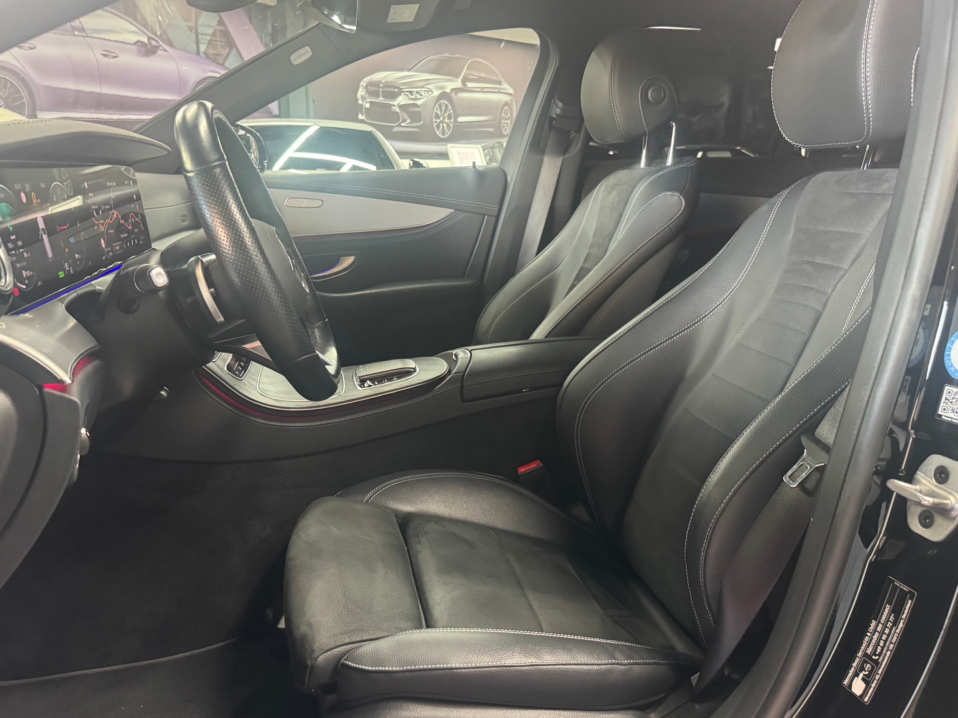 MERCEDES-BENZ E 300 de T 4Matic AMG Line 9G-Tronic-image-10