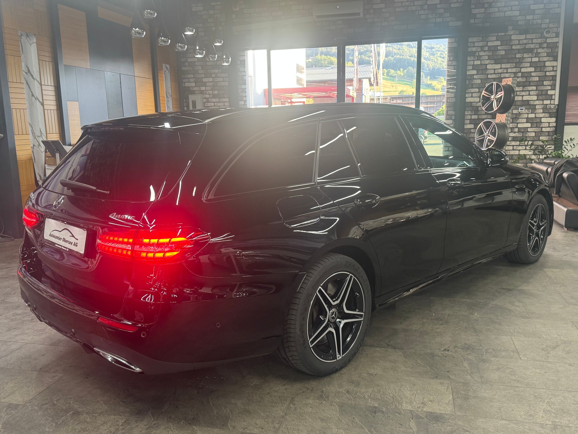 MERCEDES-BENZ E 300 de T 4Matic AMG Line 9G-Tronic-image-4