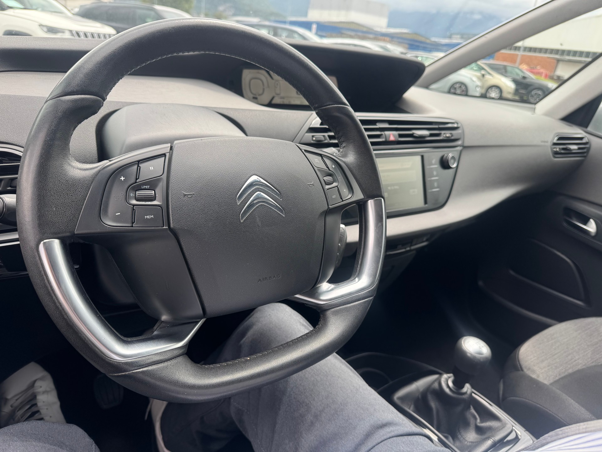 CITROEN C4 Picasso 1.6 e-HDi Attraction-image-13