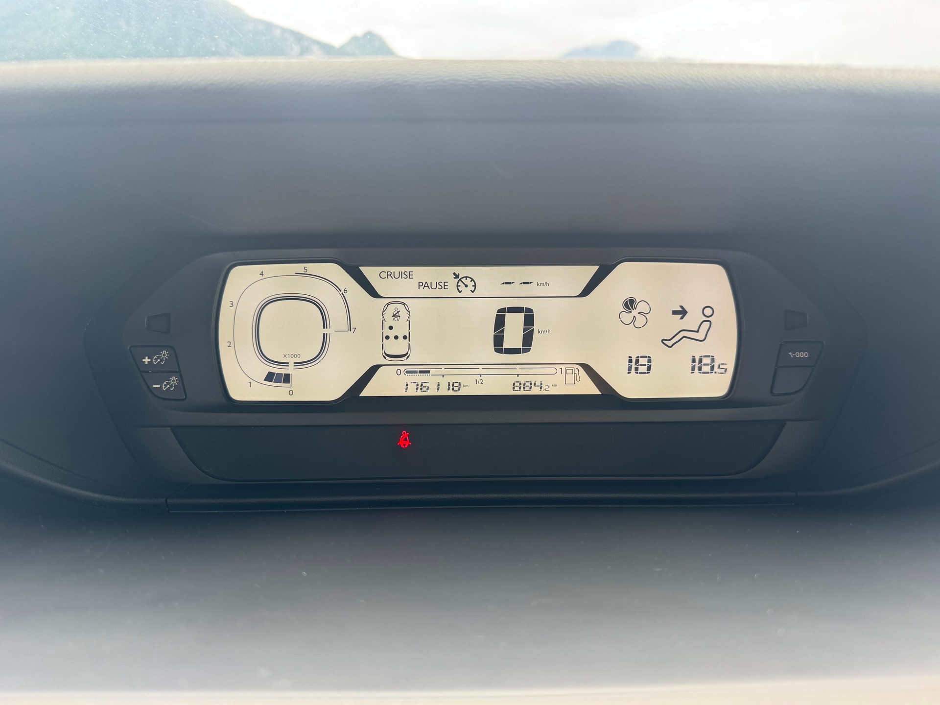CITROEN C4 Picasso 1.6 e-HDi Attraction-image-10