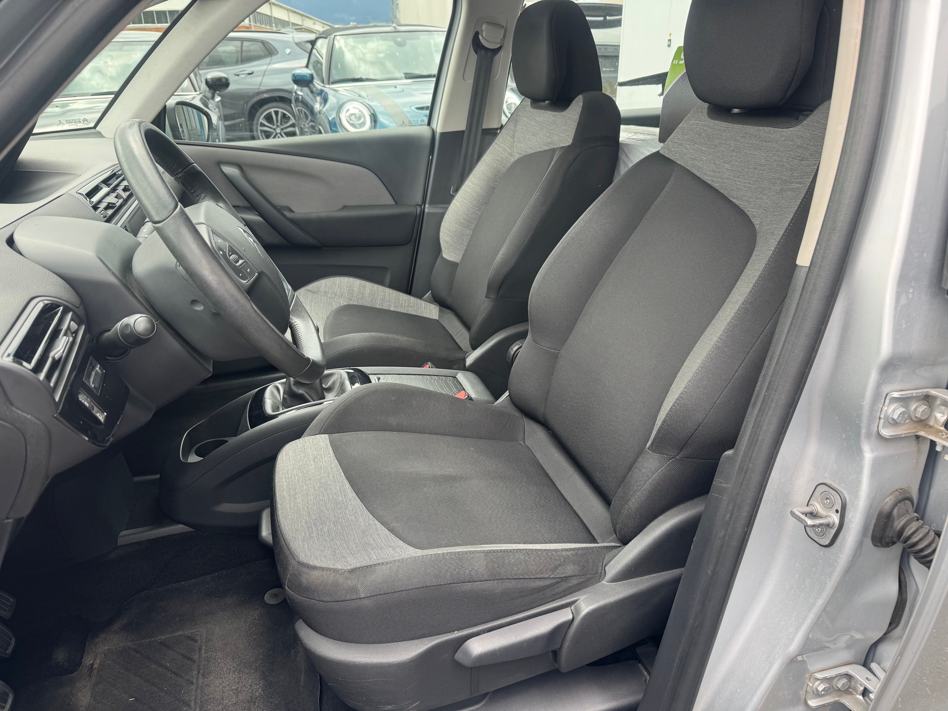 CITROEN C4 Picasso 1.6 e-HDi Attraction-image-7
