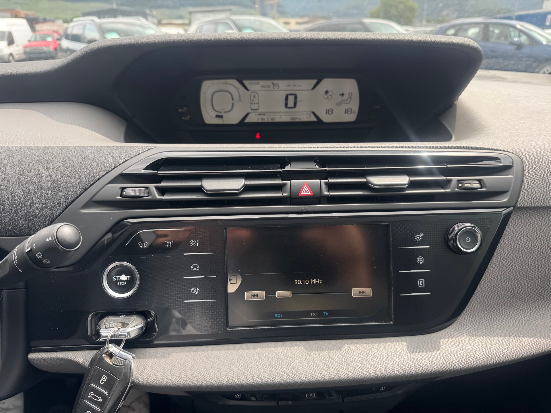 CITROEN C4 Picasso 1.6 e-HDi Attraction-image-11