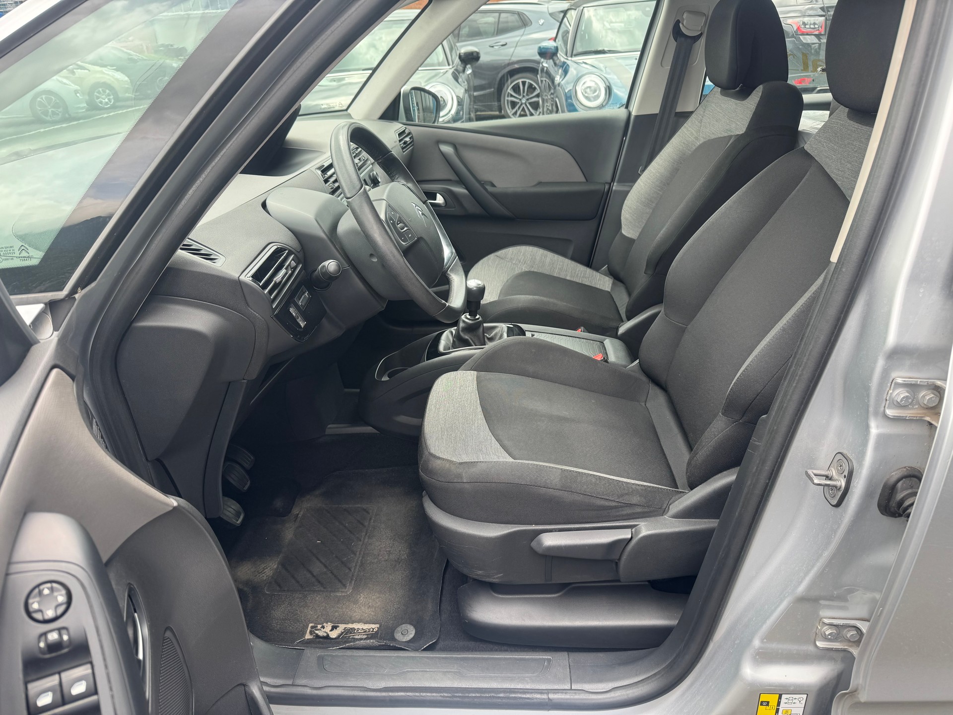 CITROEN C4 Picasso 1.6 e-HDi Attraction-image-6