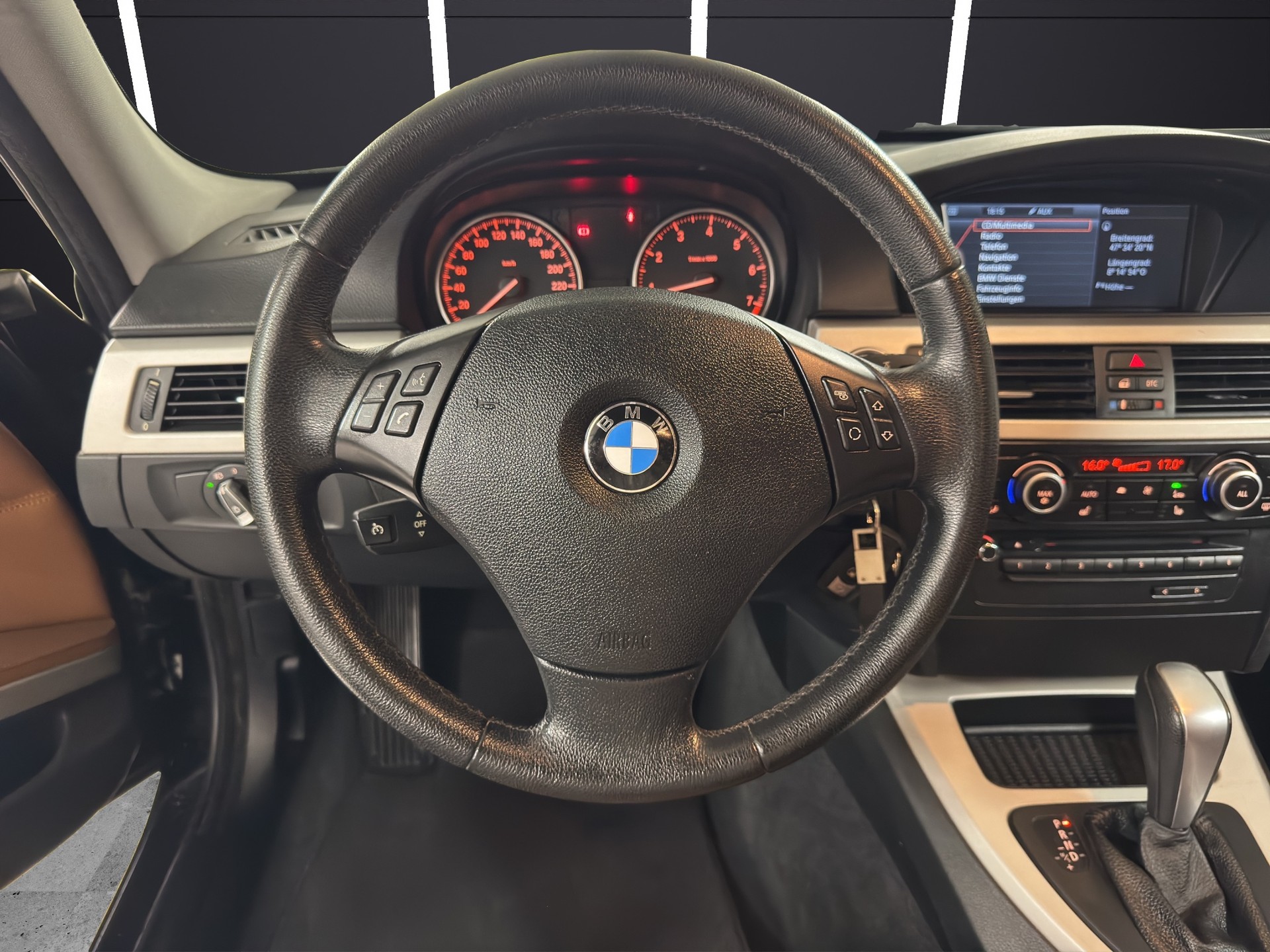 BMW 320i Touring AccessPlus Steptronic-image-11