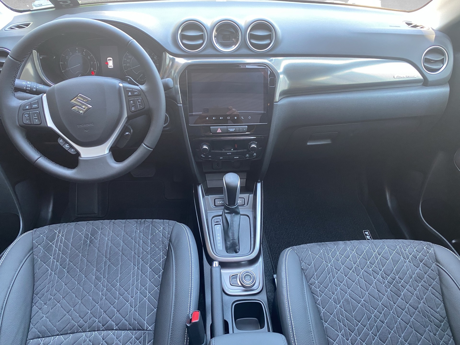 SUZUKI Vitara 1.4 Boosterjet Compact Top 4x4 Hybrid Automatic-image-7