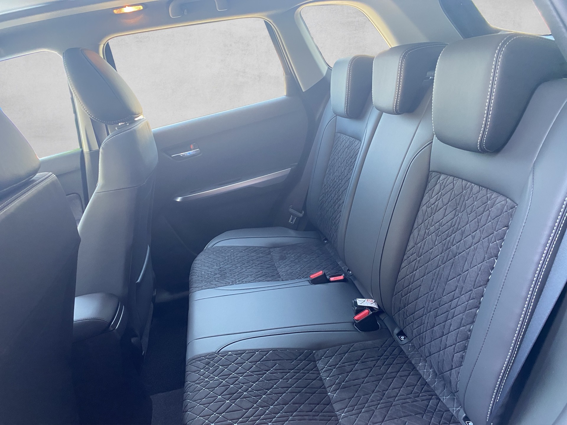 SUZUKI Vitara 1.4 Boosterjet Compact Top 4x4 Hybrid Automatic-image-13