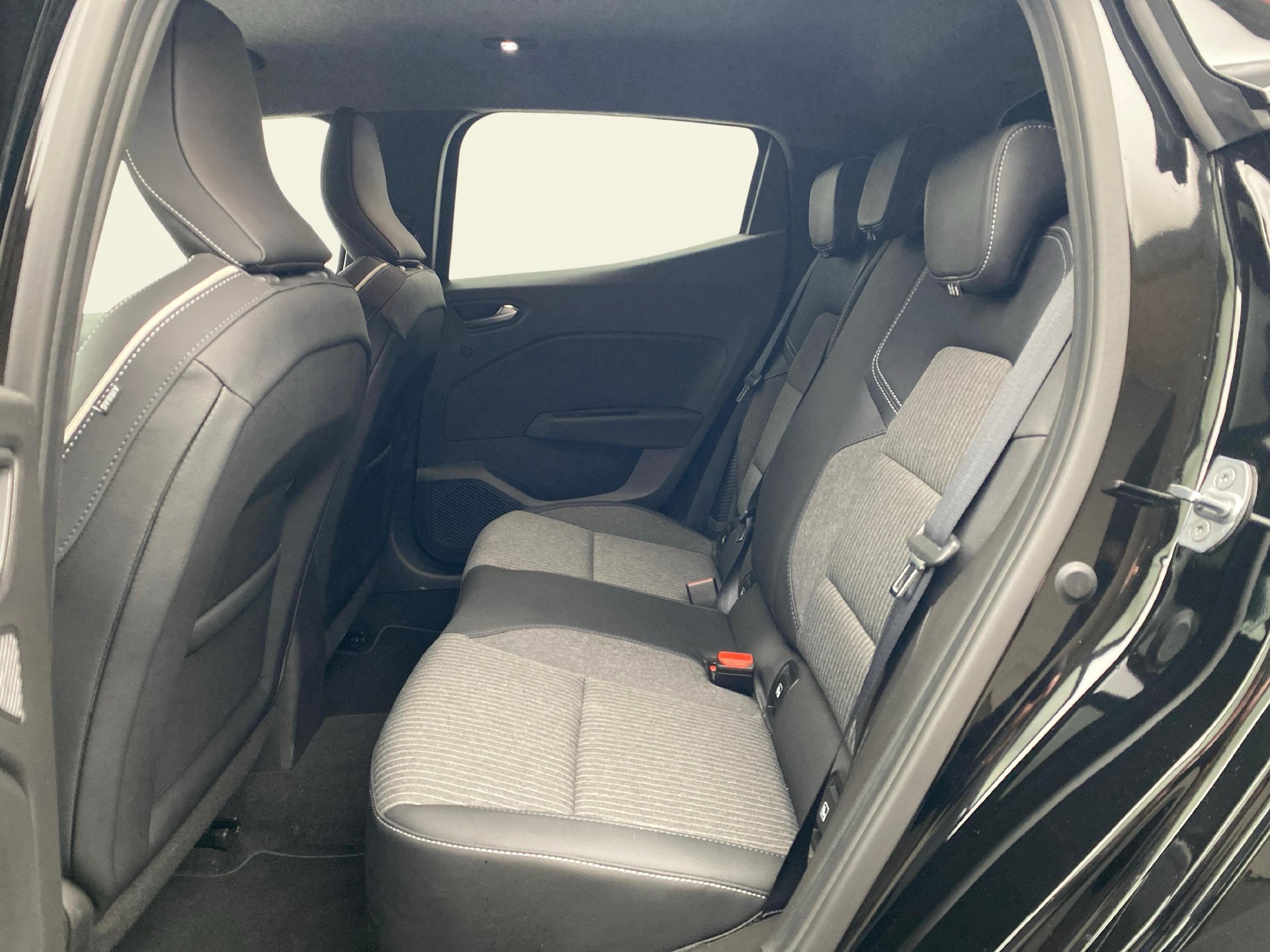 MITSUBISHI Colt 1.6 HEV Instyle-showroom-element-3
