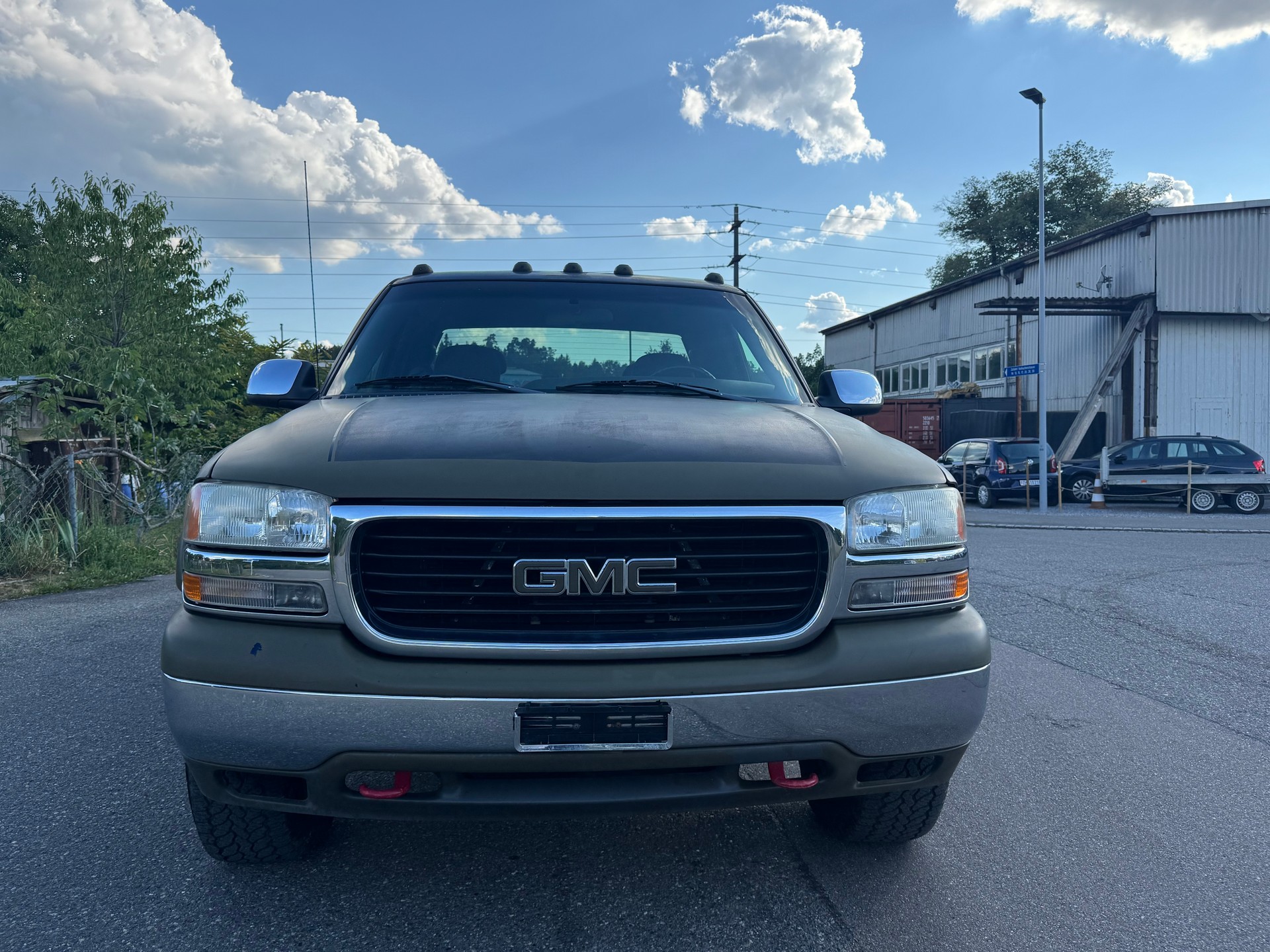 GMC Sierra-image-1