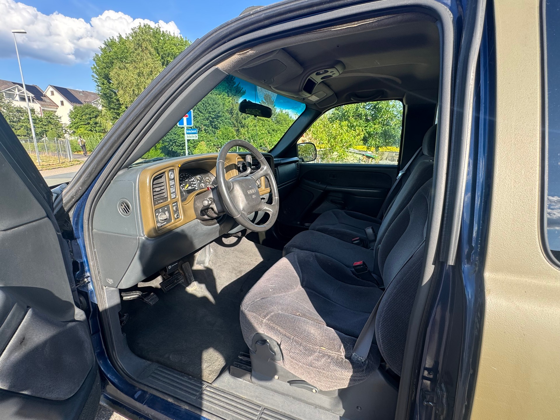 GMC Sierra-image-15