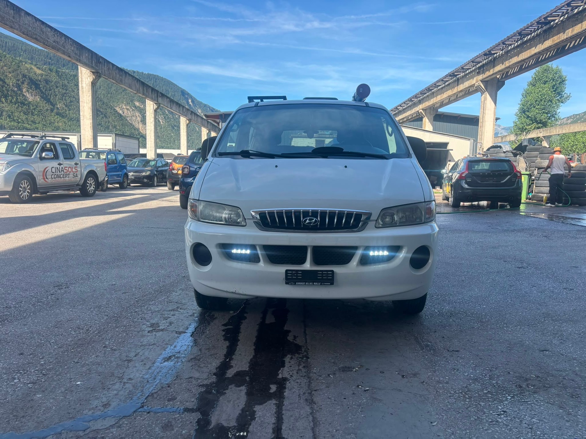 HYUNDAI H-1 Deluxe 2.4