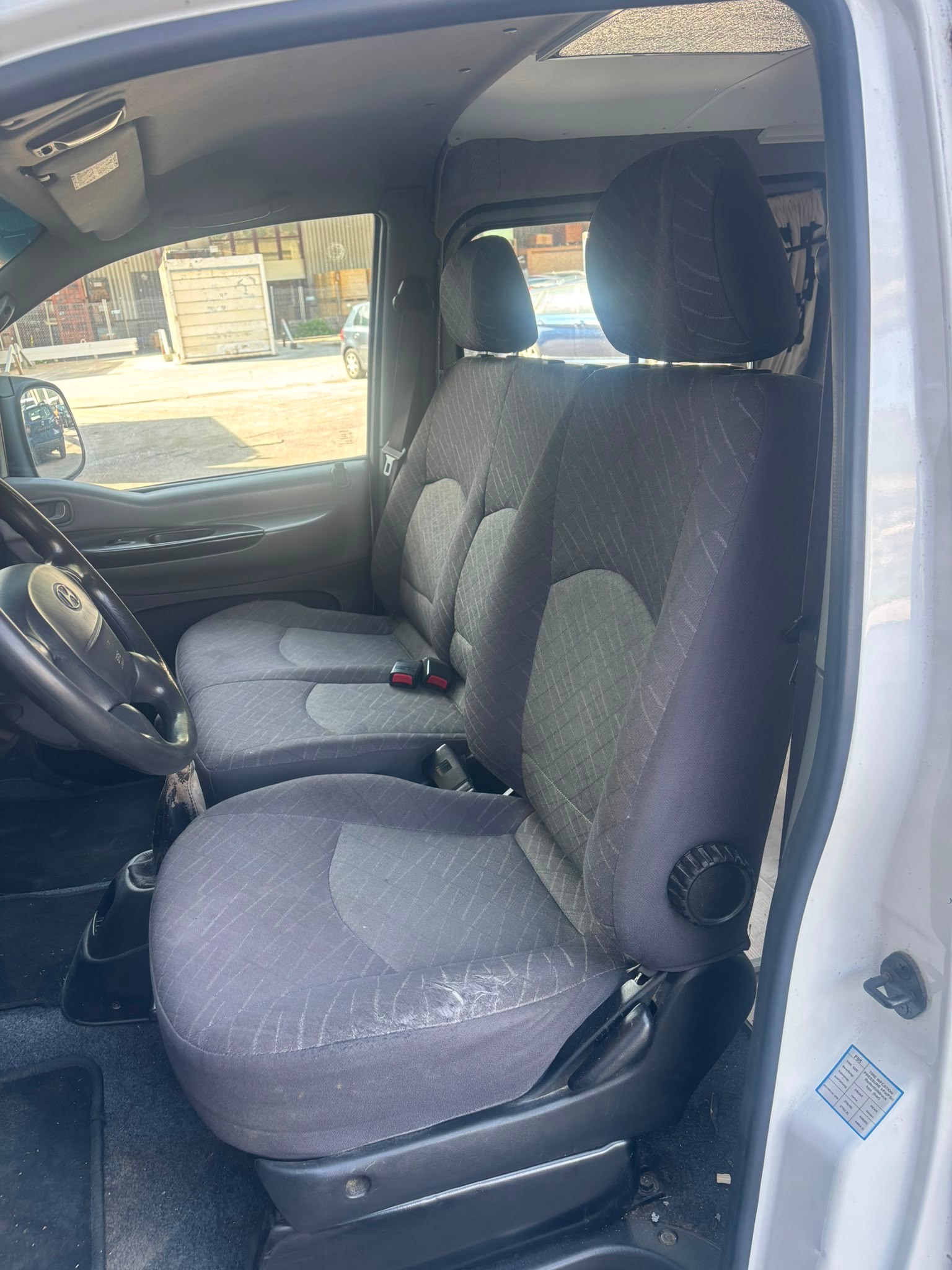 HYUNDAI H-1 Deluxe 2.4-image-4