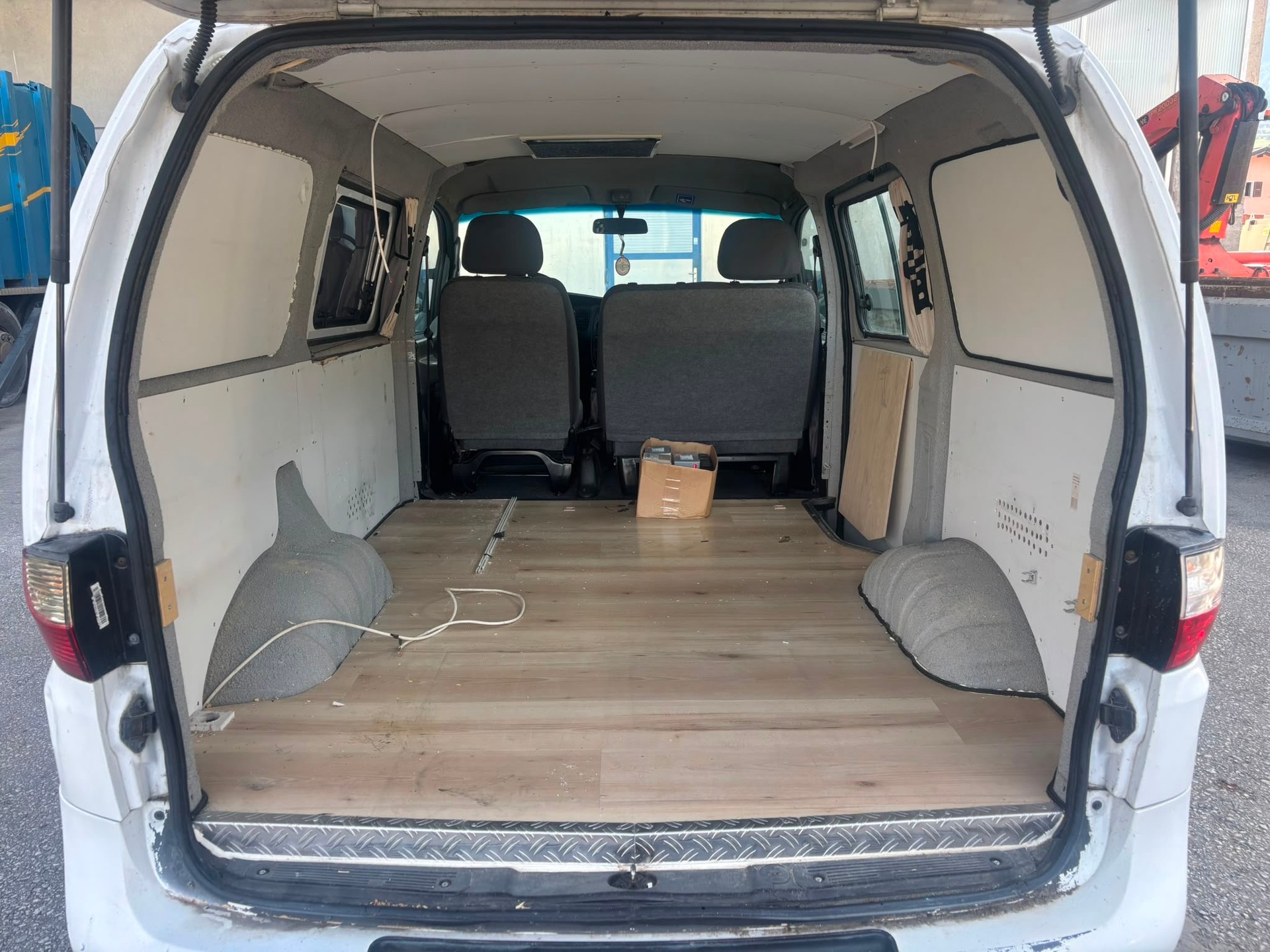 HYUNDAI H-1 Deluxe 2.4-image-3