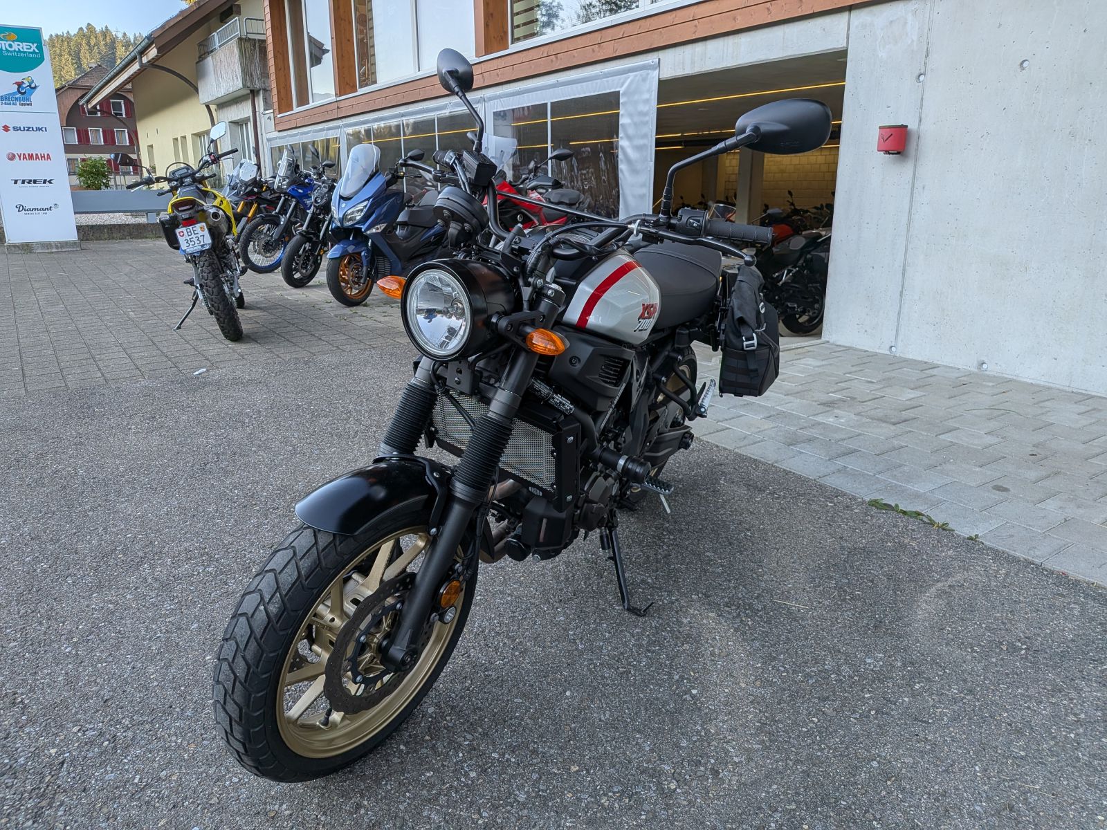 YAMAHA XSR 700 XTribute-image-2