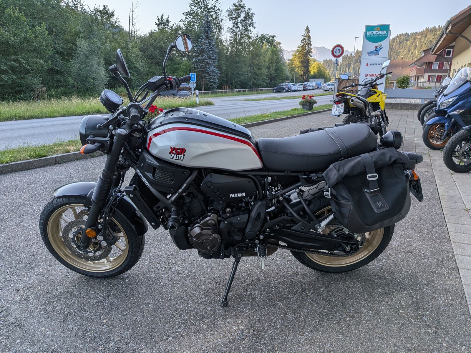 YAMAHA XSR 700 XTribute-image-3
