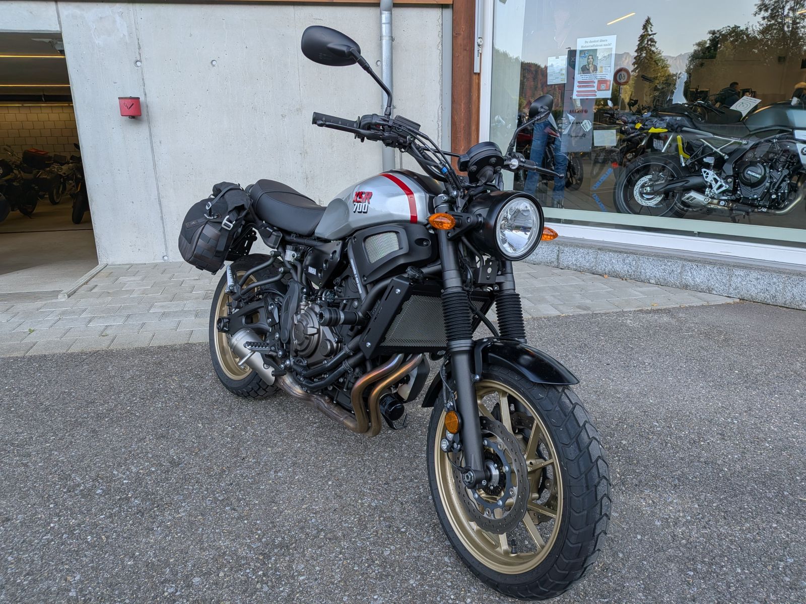YAMAHA XSR 700 XTribute-image-1