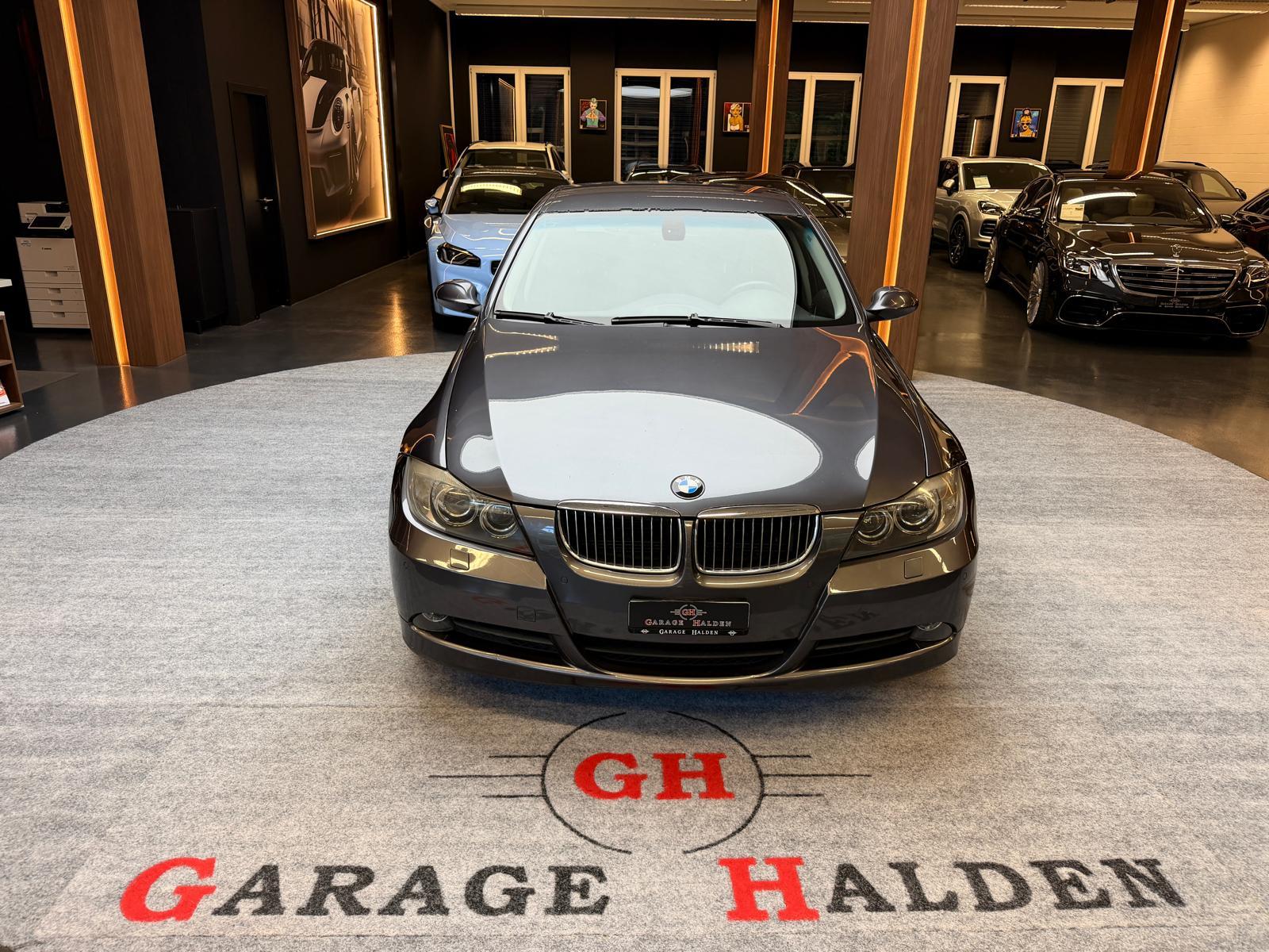 BMW 325i-showroom-element-2