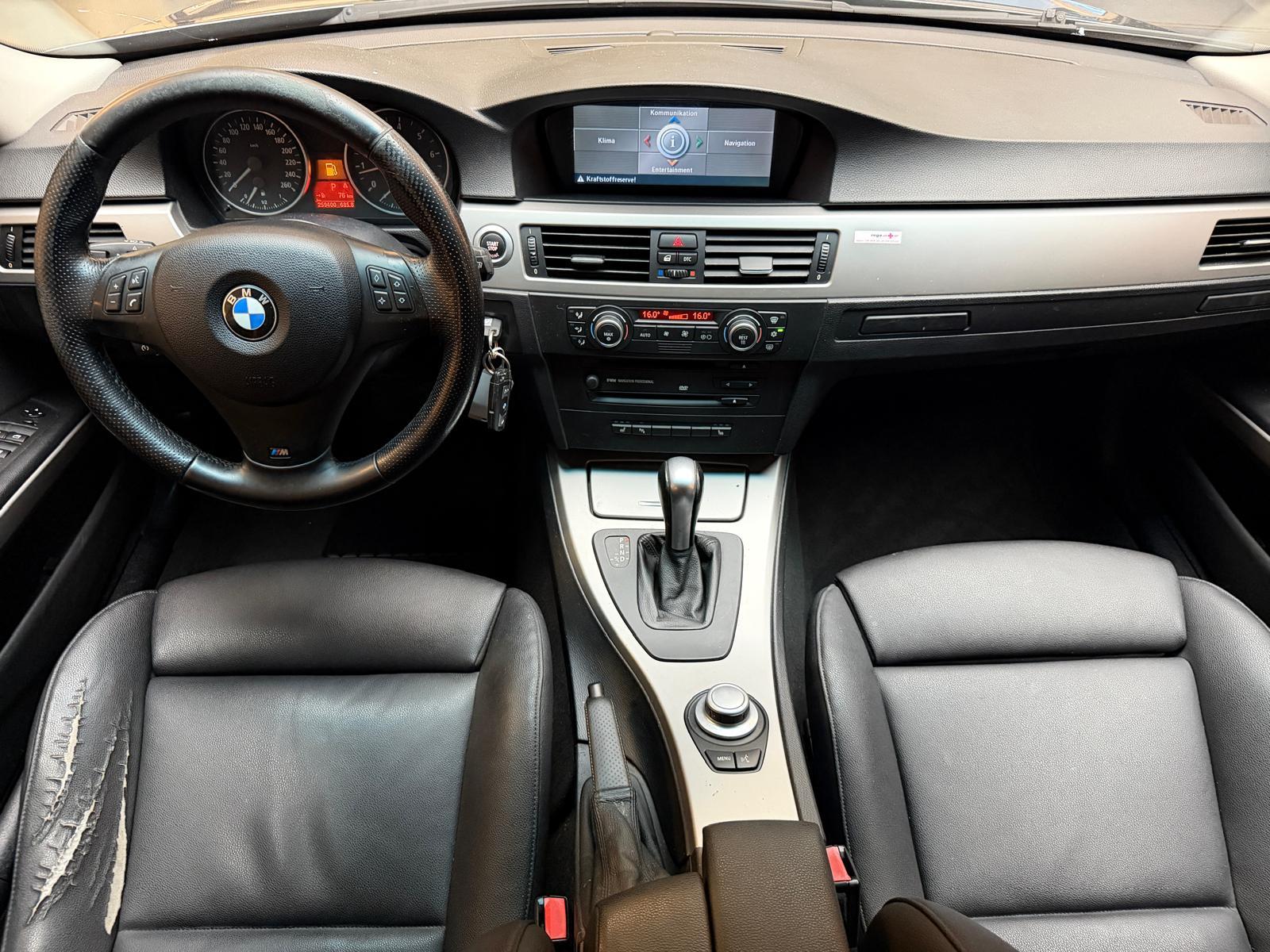 BMW 325i-image-9