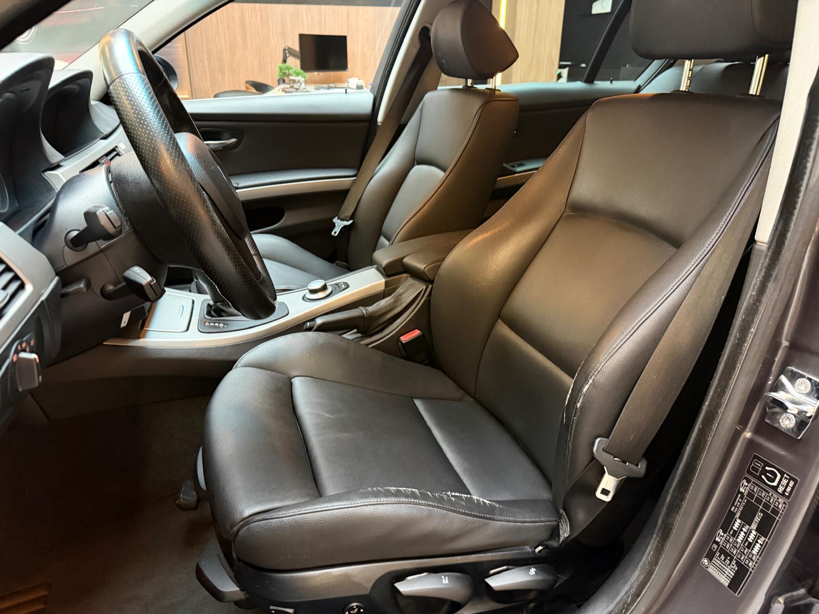 BMW 325i-image-12