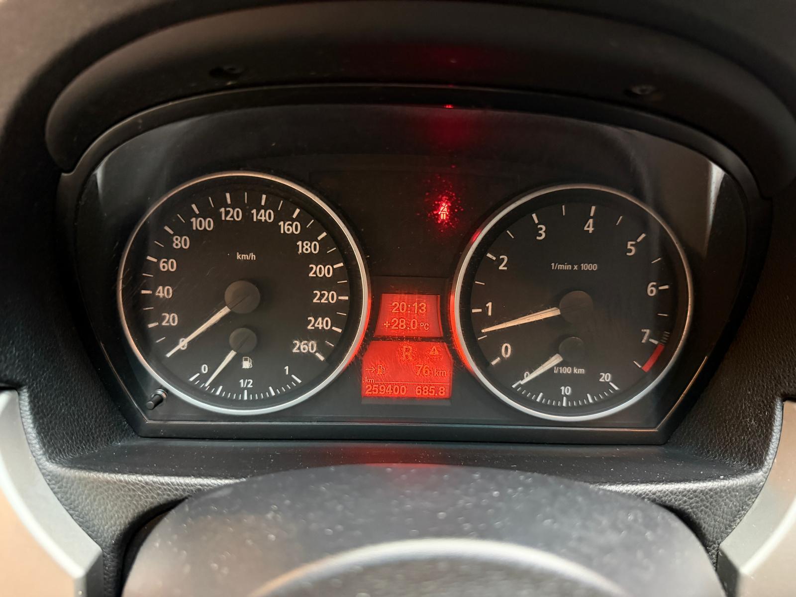 BMW 325i-image-20