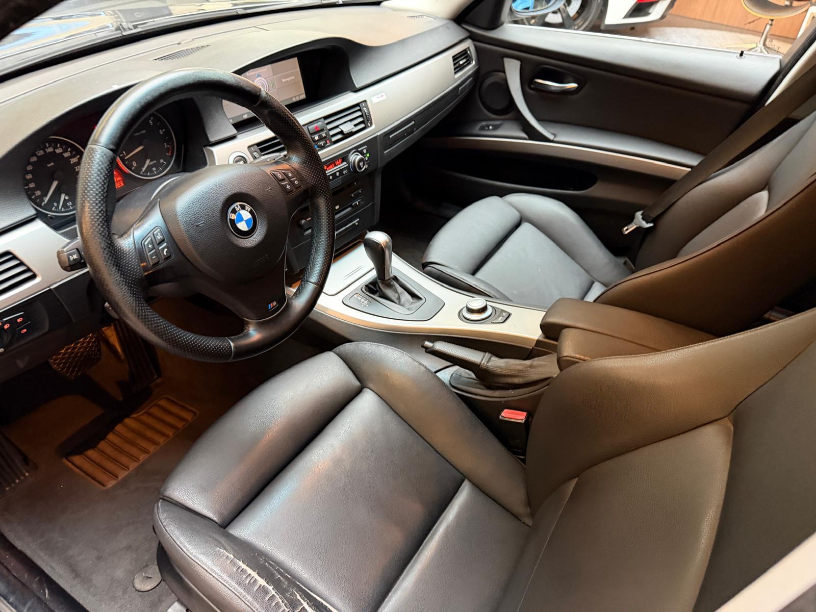 BMW 325i-image-11