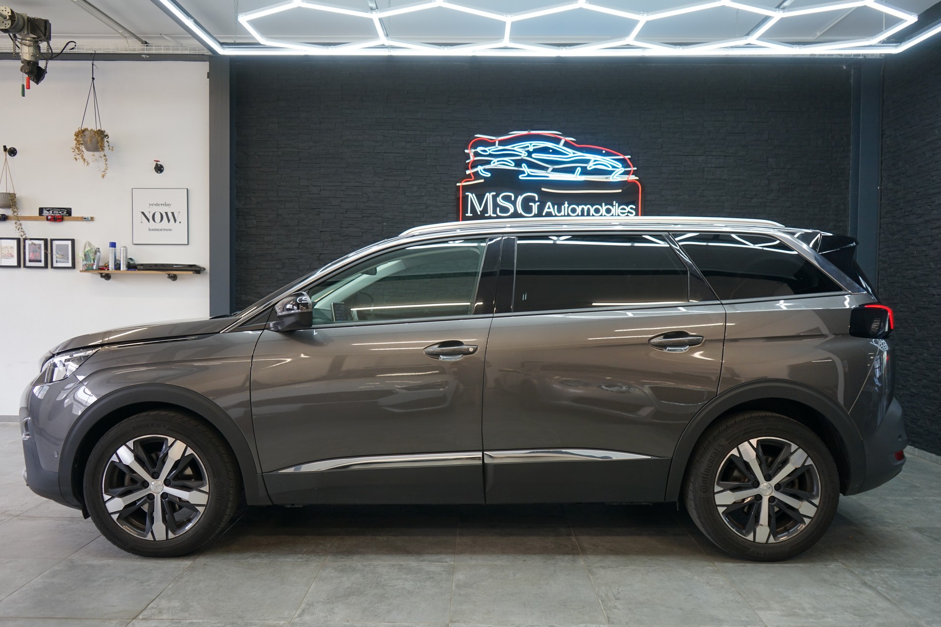 PEUGEOT 5008 1.6 THP Allure EAT-showroom-element-1