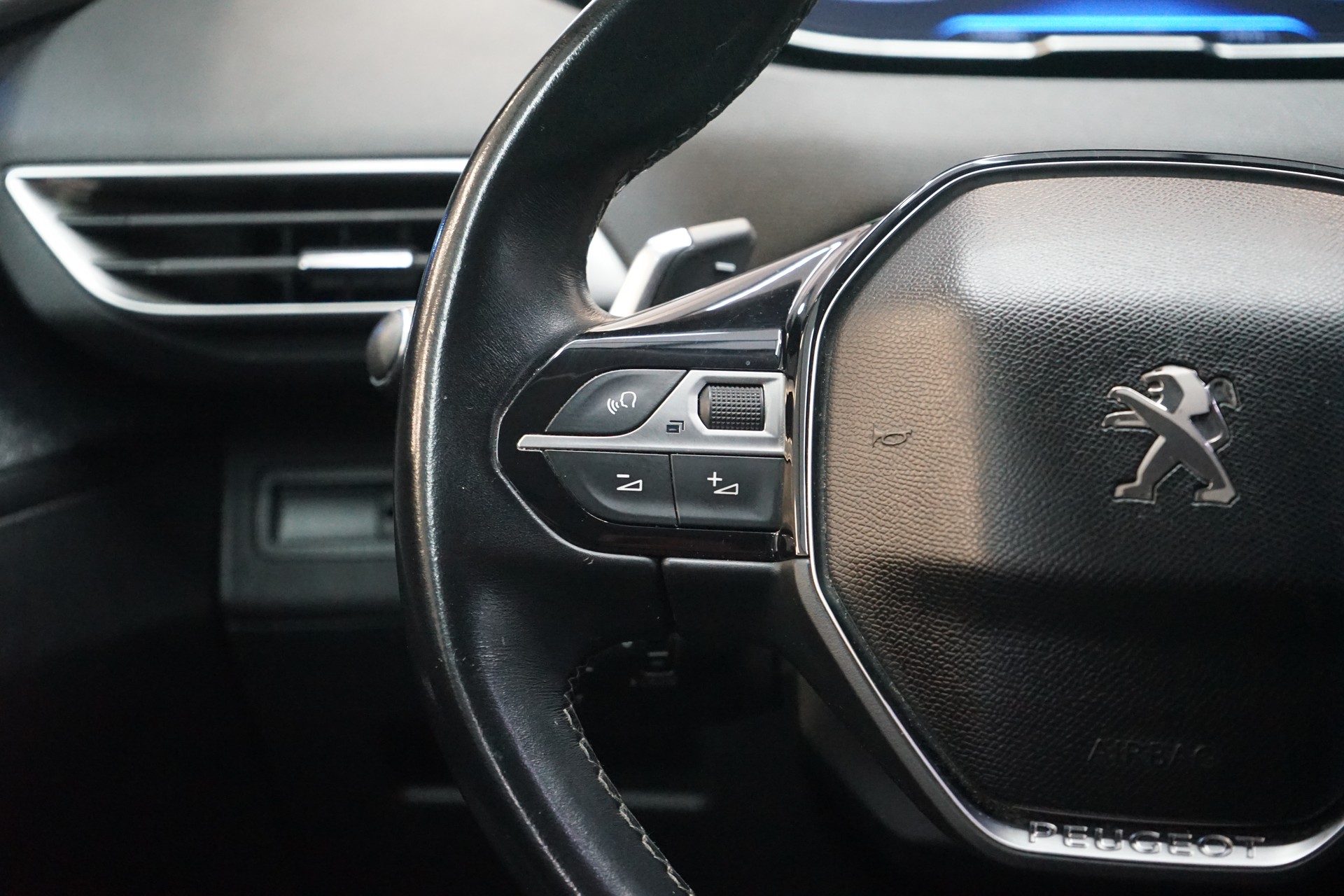 PEUGEOT 5008 1.6 THP Allure EAT-image-8