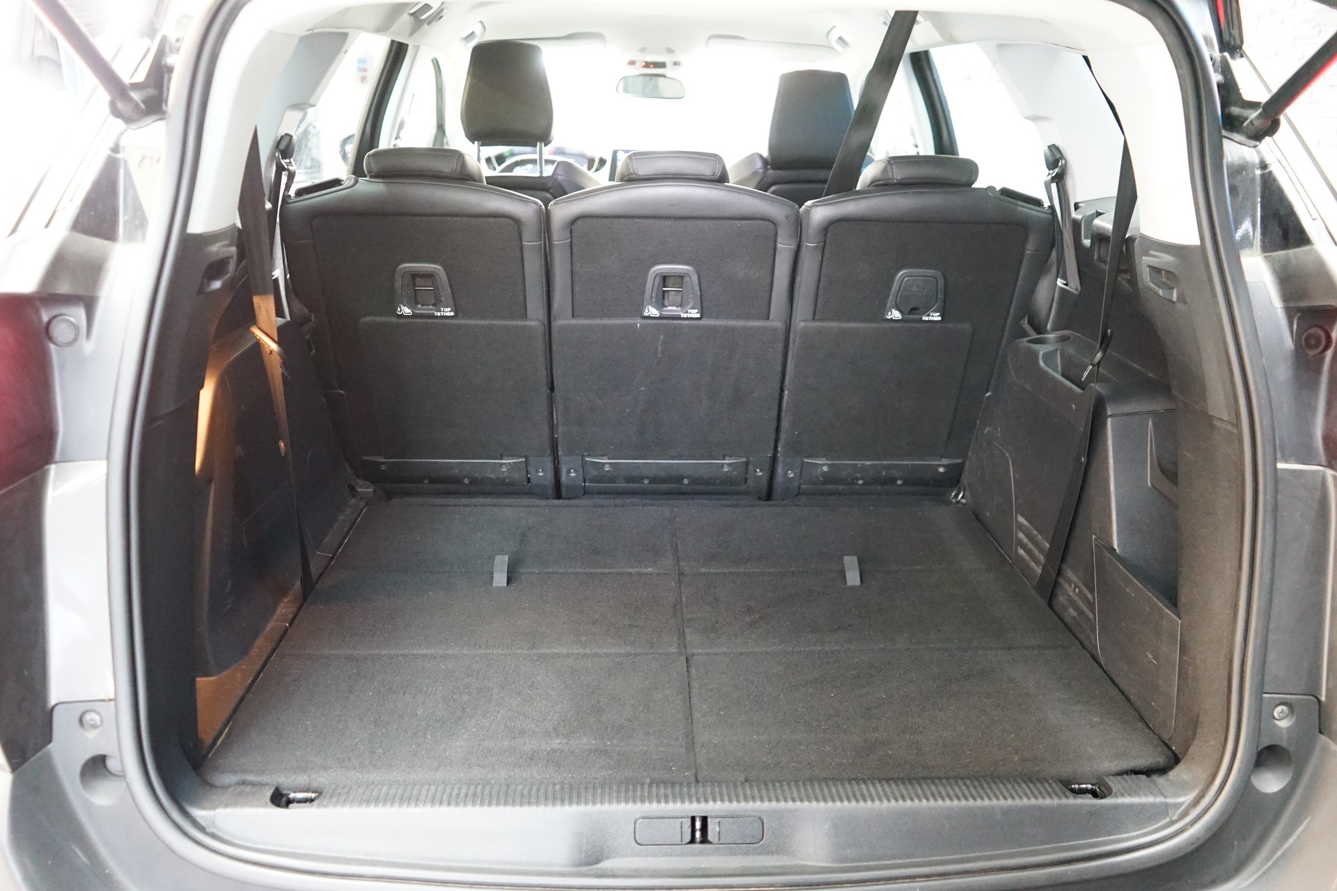PEUGEOT 5008 1.6 THP Allure EAT-image-26
