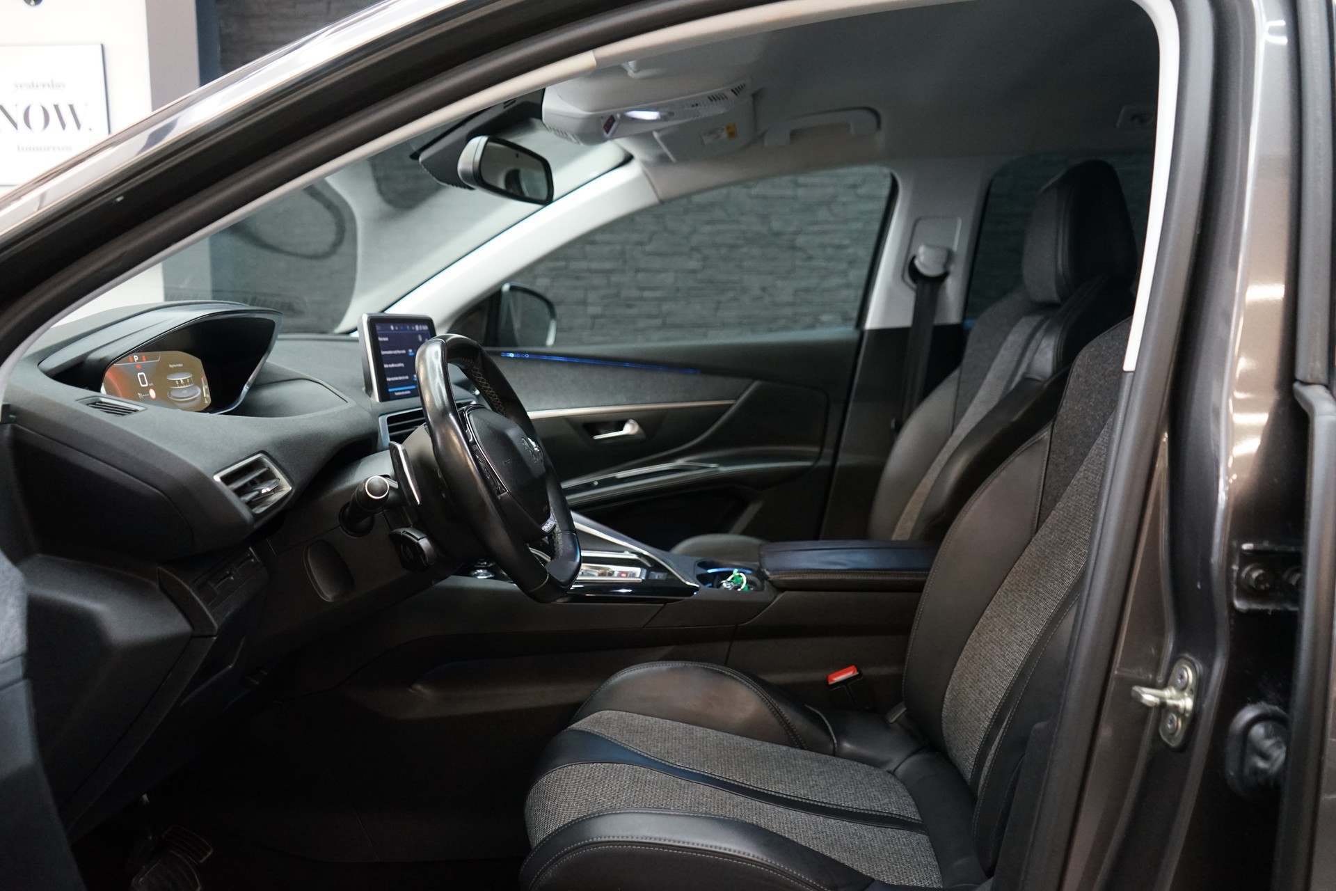 PEUGEOT 5008 1.6 THP Allure EAT-showroom-element-3