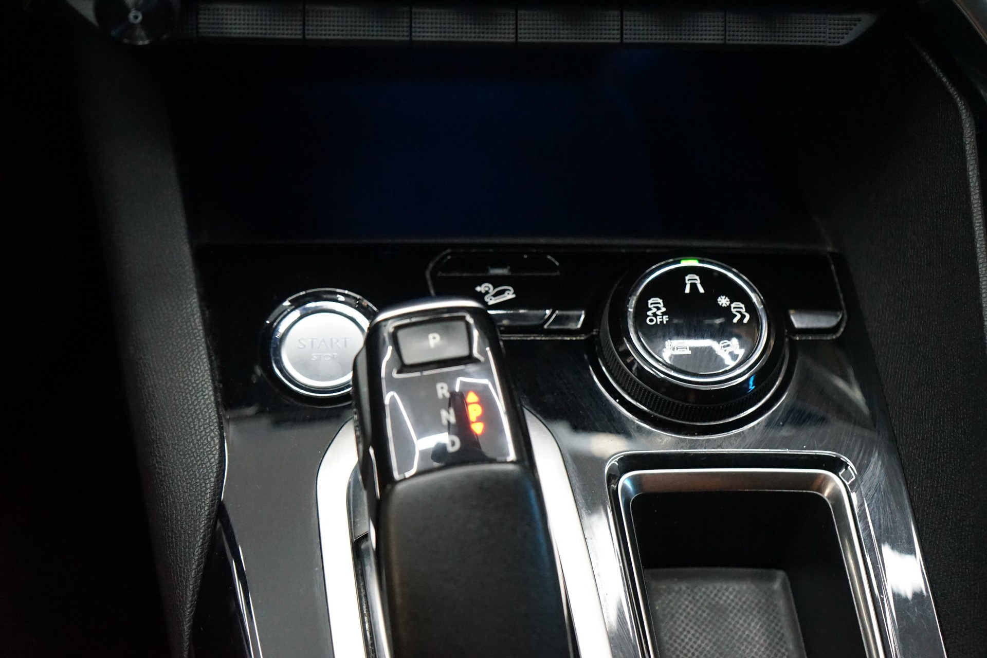 PEUGEOT 5008 1.6 THP Allure EAT-image-12