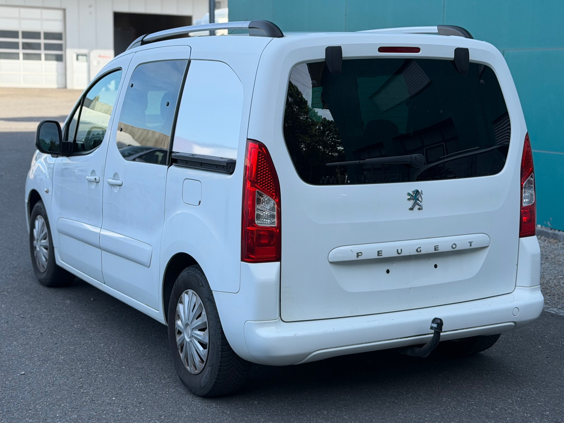 PEUGEOT Partner 1.6 Outdoor-image-3