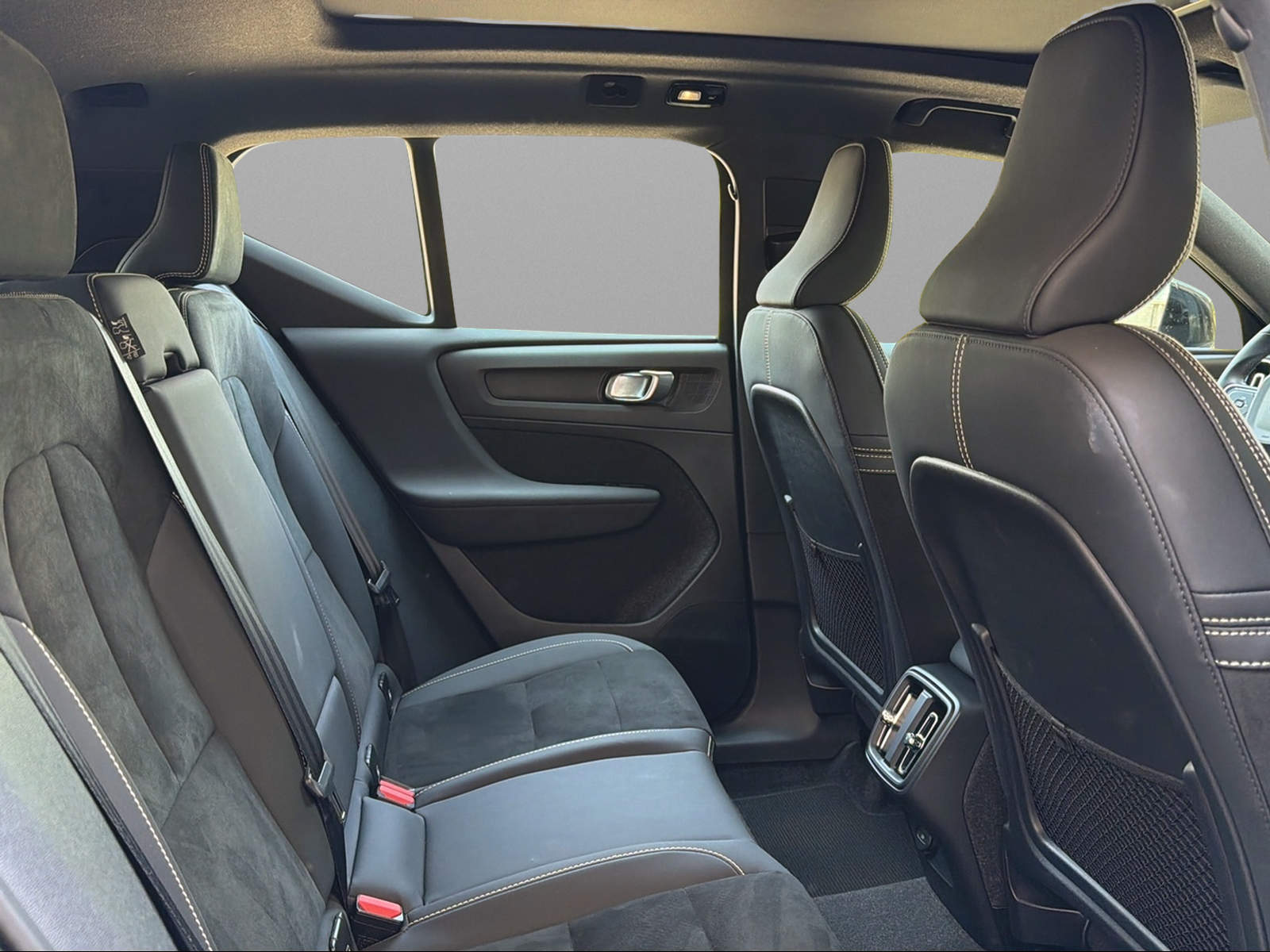 VOLVO XC40 B4 Benzin Mild Hybrid AWD Ultim. Dark DCT-image-10