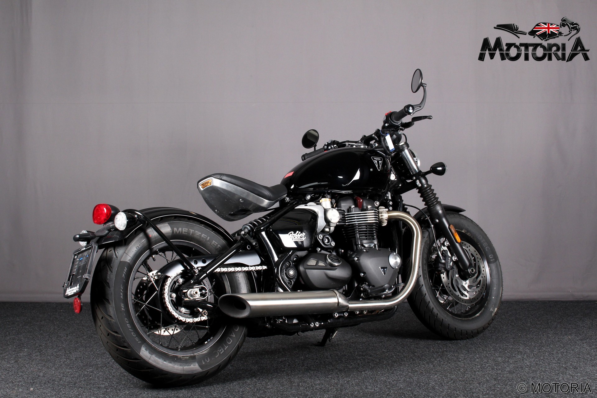 TRIUMPH Bonneville 1200 Bobber-image-2
