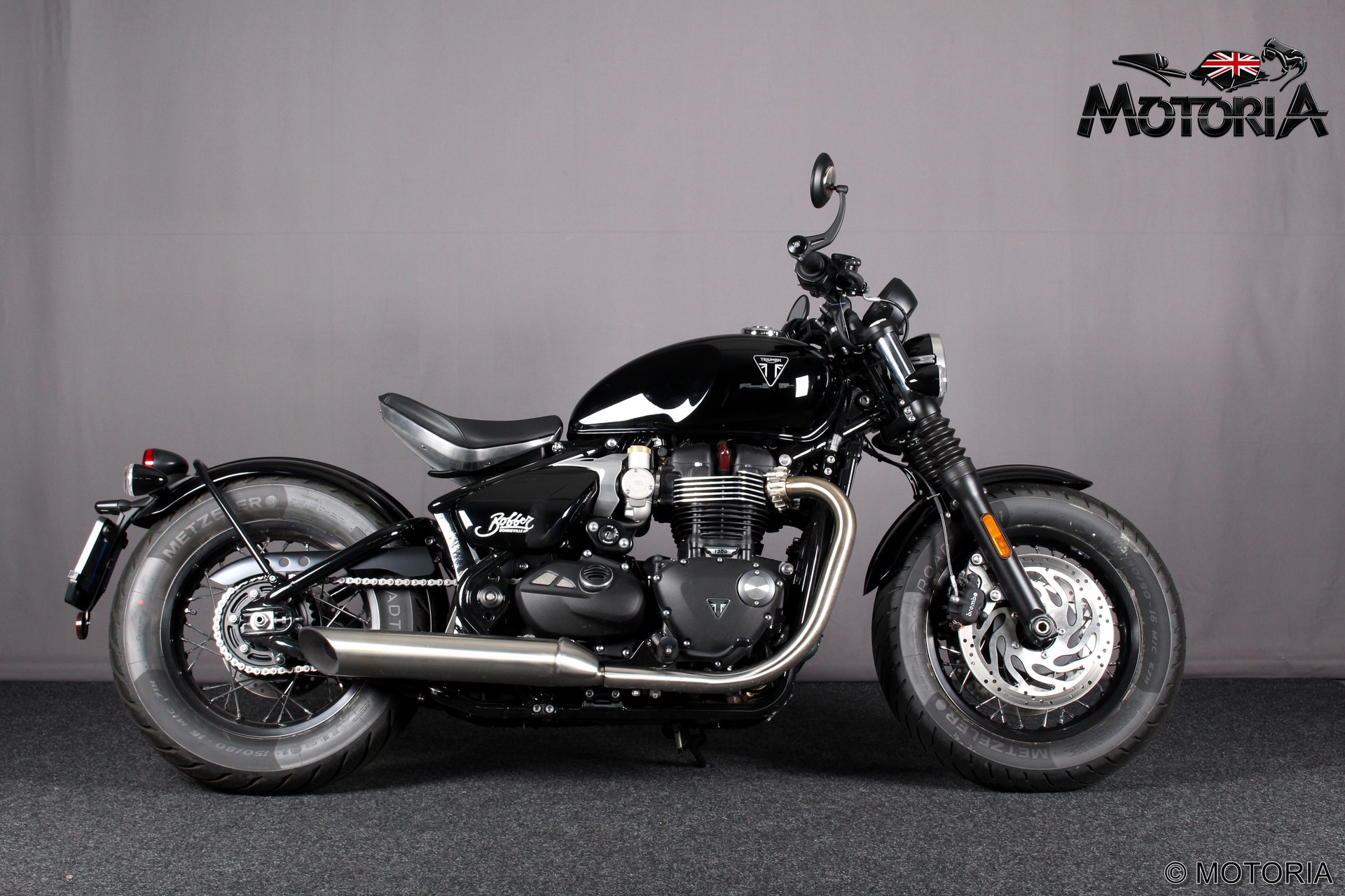TRIUMPH Bonneville 1200 Bobber-image-1