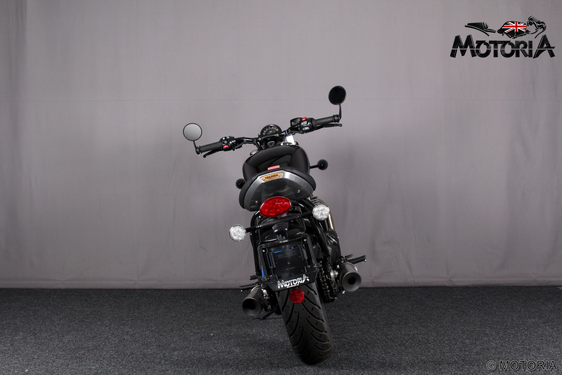 TRIUMPH Bonneville 1200 Bobber-image-3
