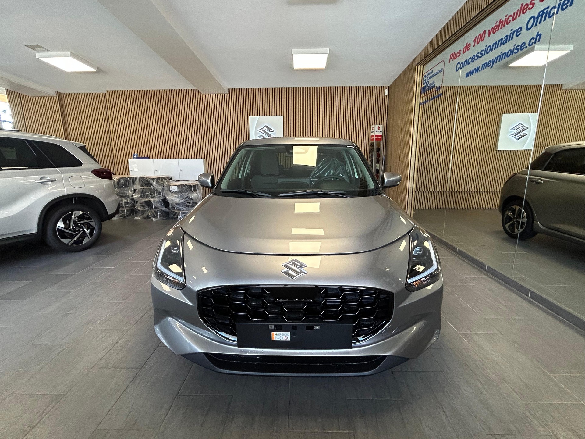 SUZUKI Swift 1.2 Compact Top Hybrid-showroom-element-2