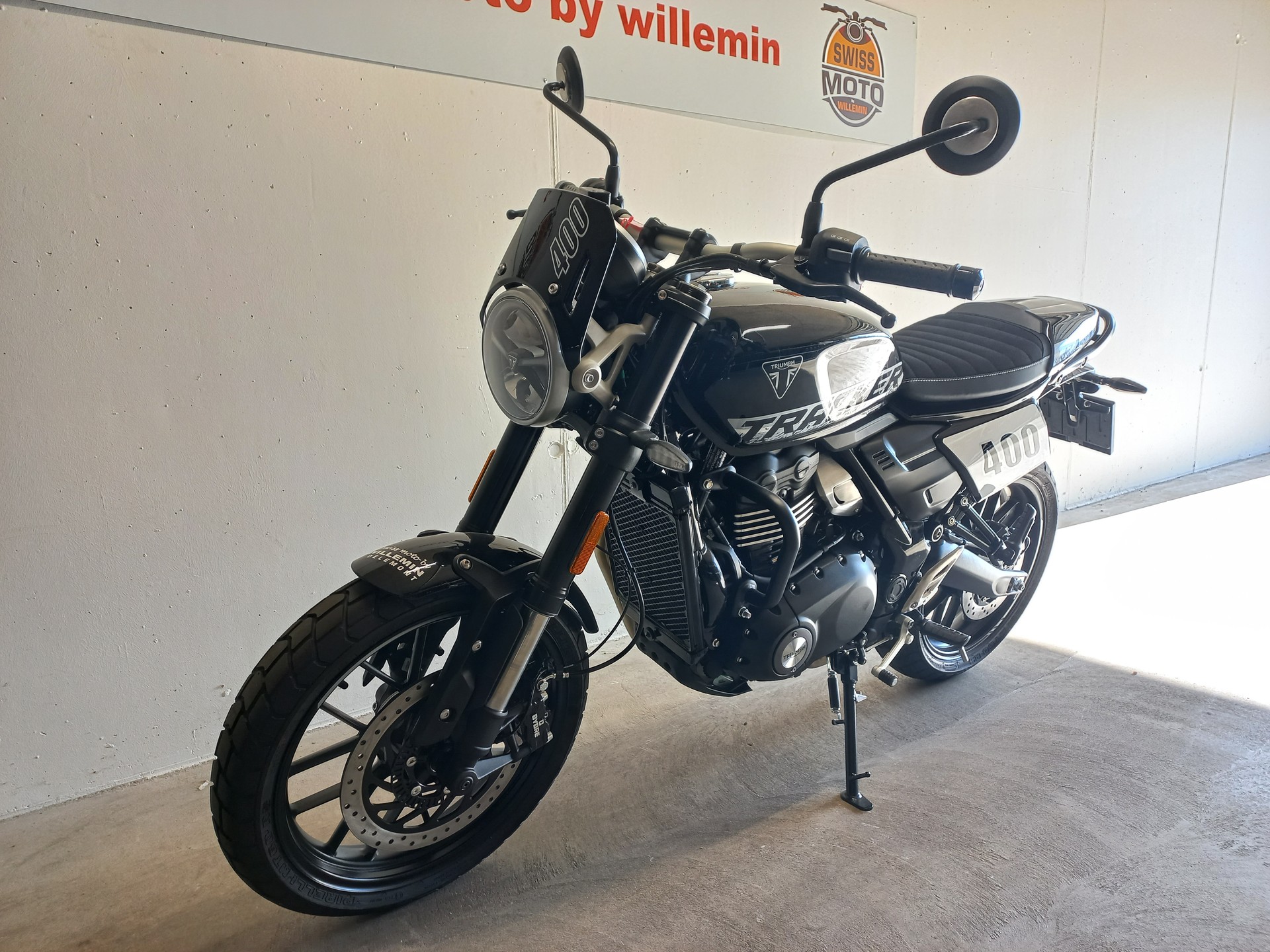 TRIUMPH Tracker 400-showroom-element-1