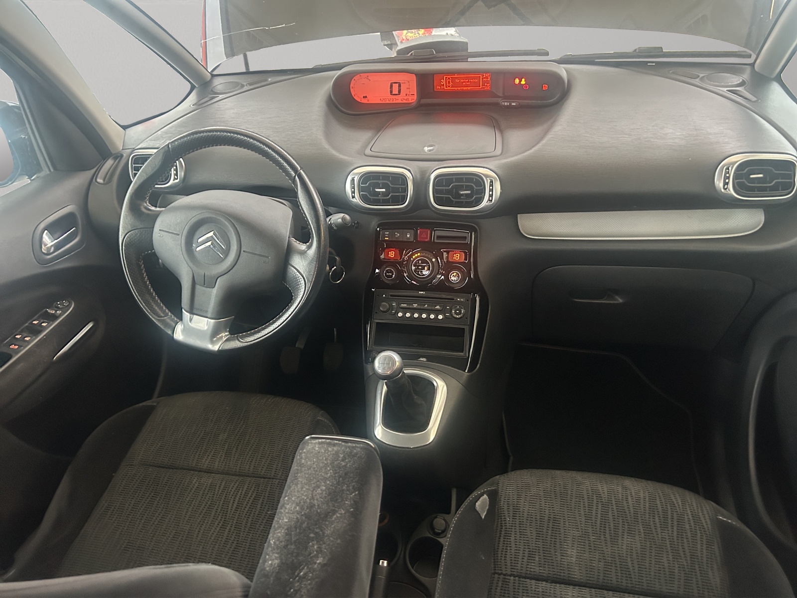 CITROEN C3 Picasso 1.4i 16V Essentiel (X)-image-14