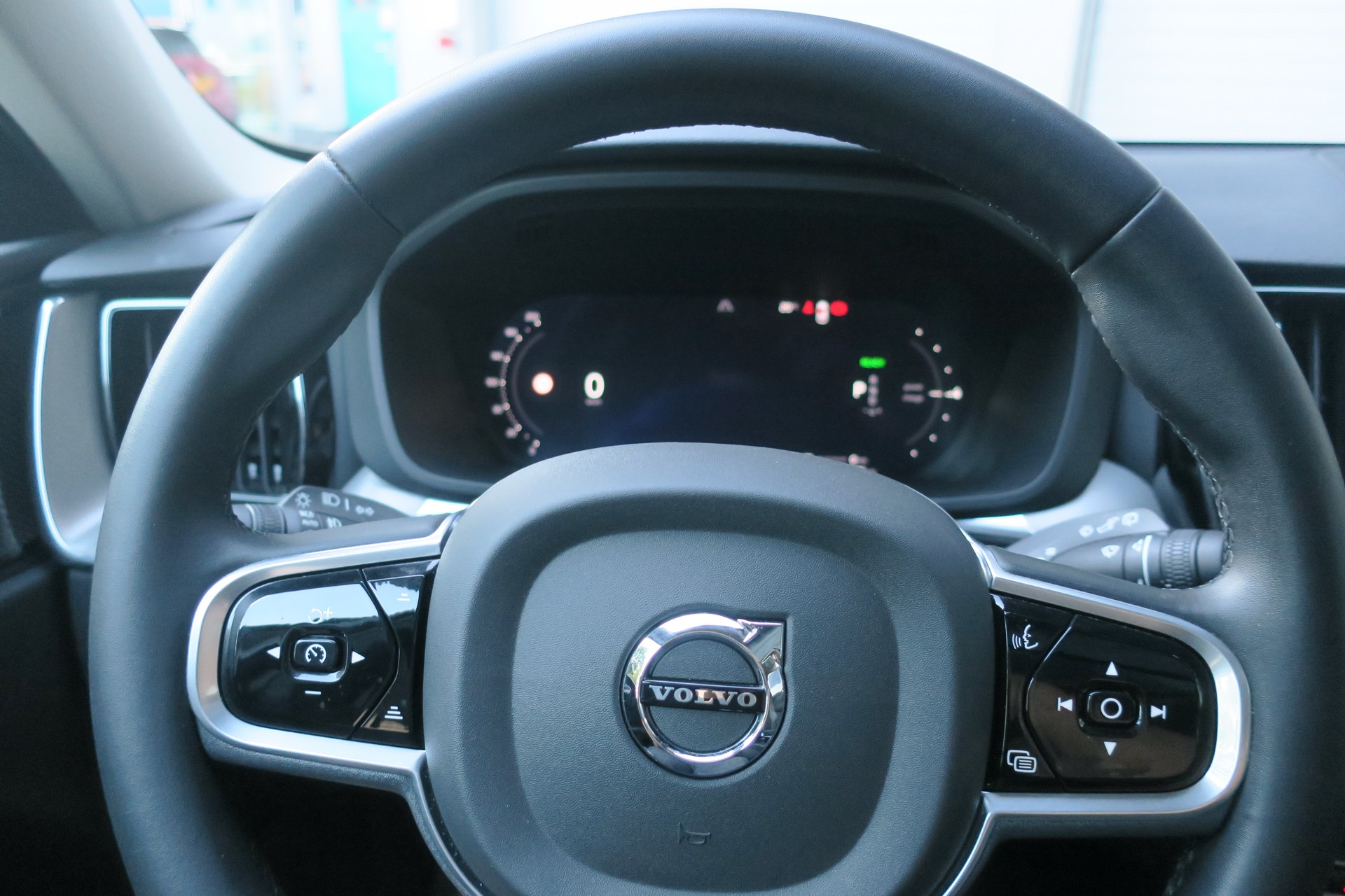 VOLVO XC60 T6 eAWD PluginHybrid Plus Dark Geartronic-image-14
