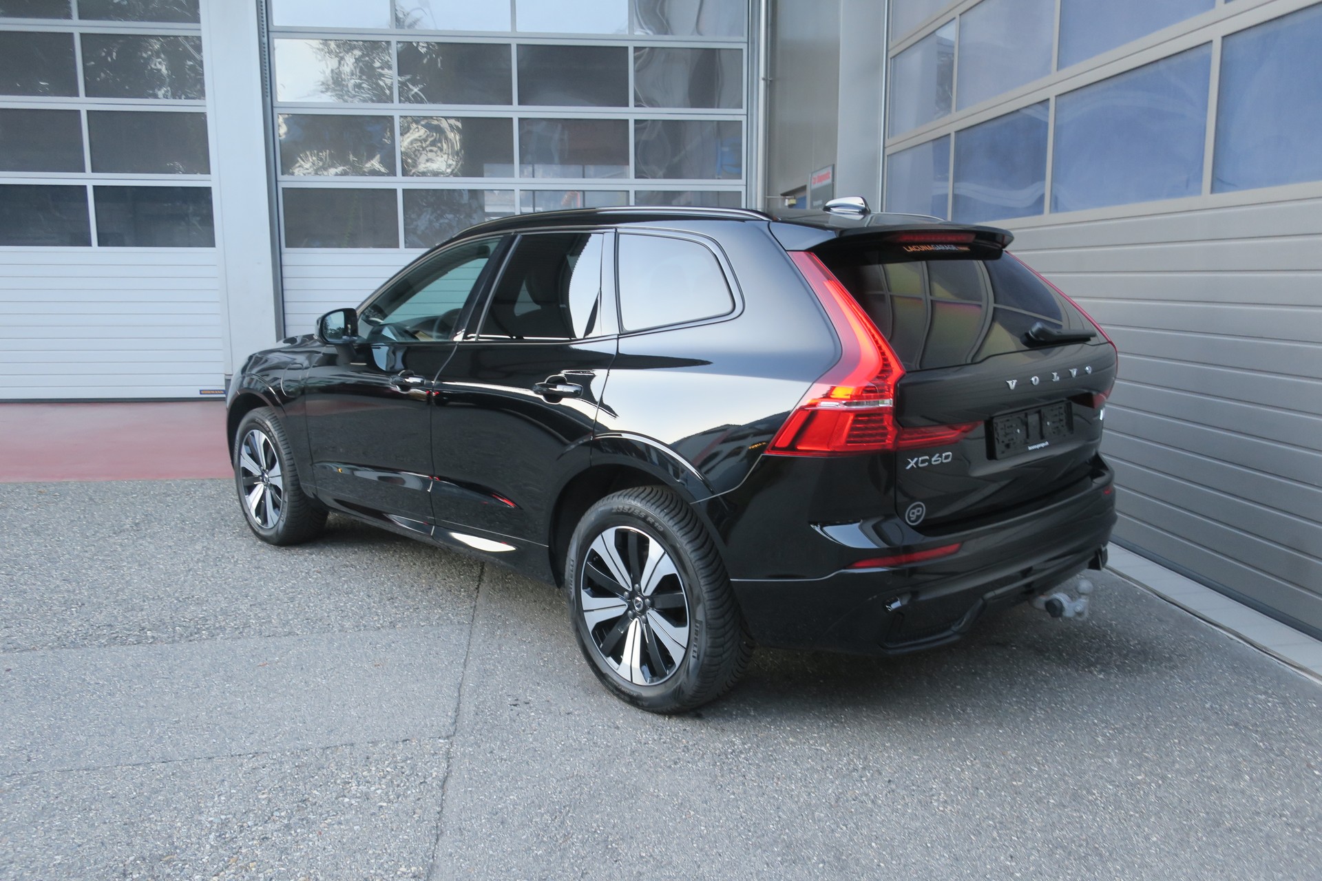 VOLVO XC60 T6 eAWD PluginHybrid Plus Dark Geartronic-image-4