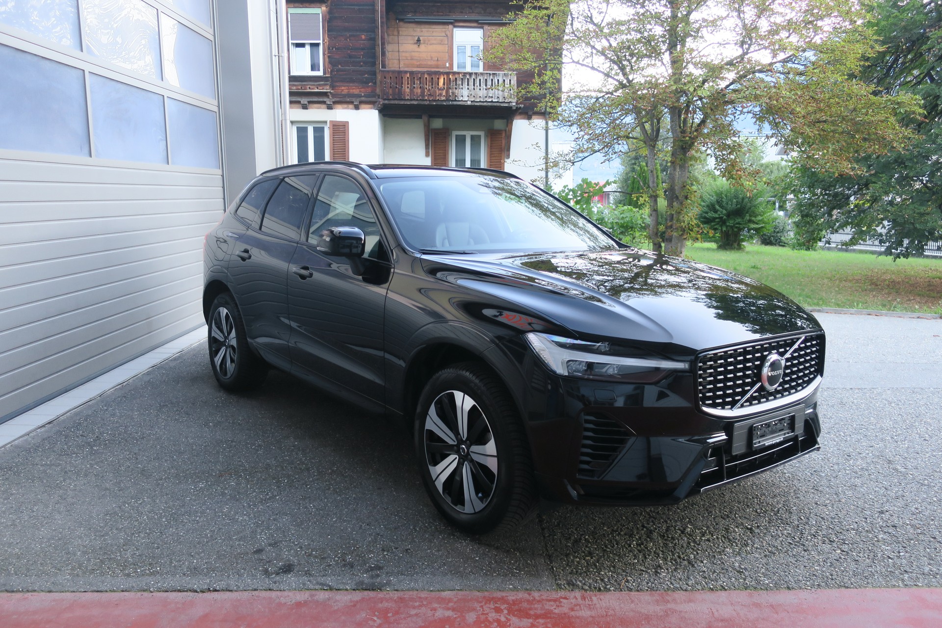 VOLVO XC60 T6 eAWD PluginHybrid Plus Dark Geartronic-image-2