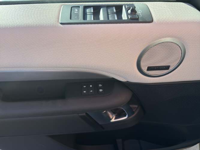 LAND ROVER Discovery 3.0 D I6 250 Dynamic HSE-image-15